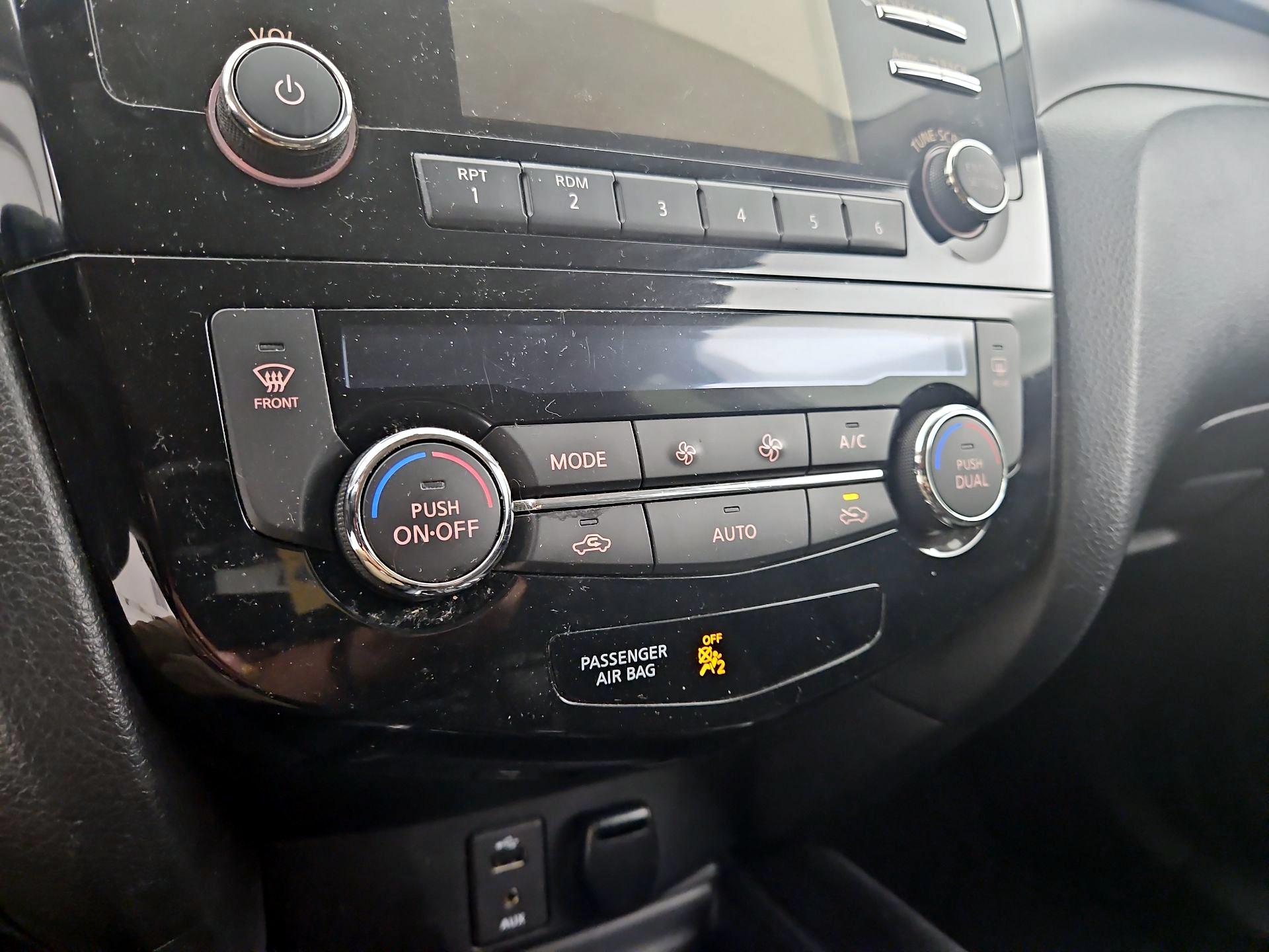 Thumbnail: 2015 Nissan Rogue - 16