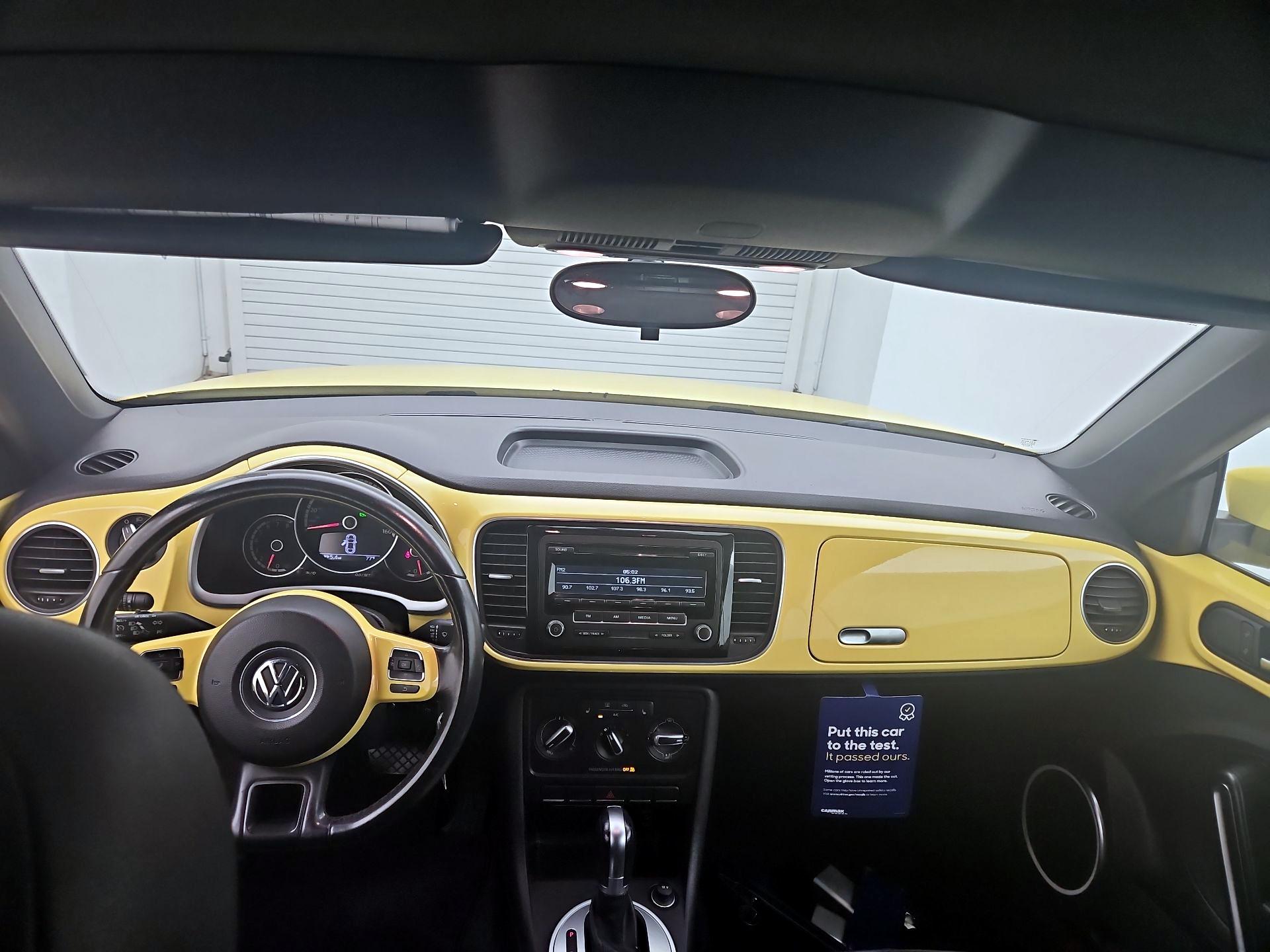 Thumbnail: 2015 Volkswagen Beetle - 9