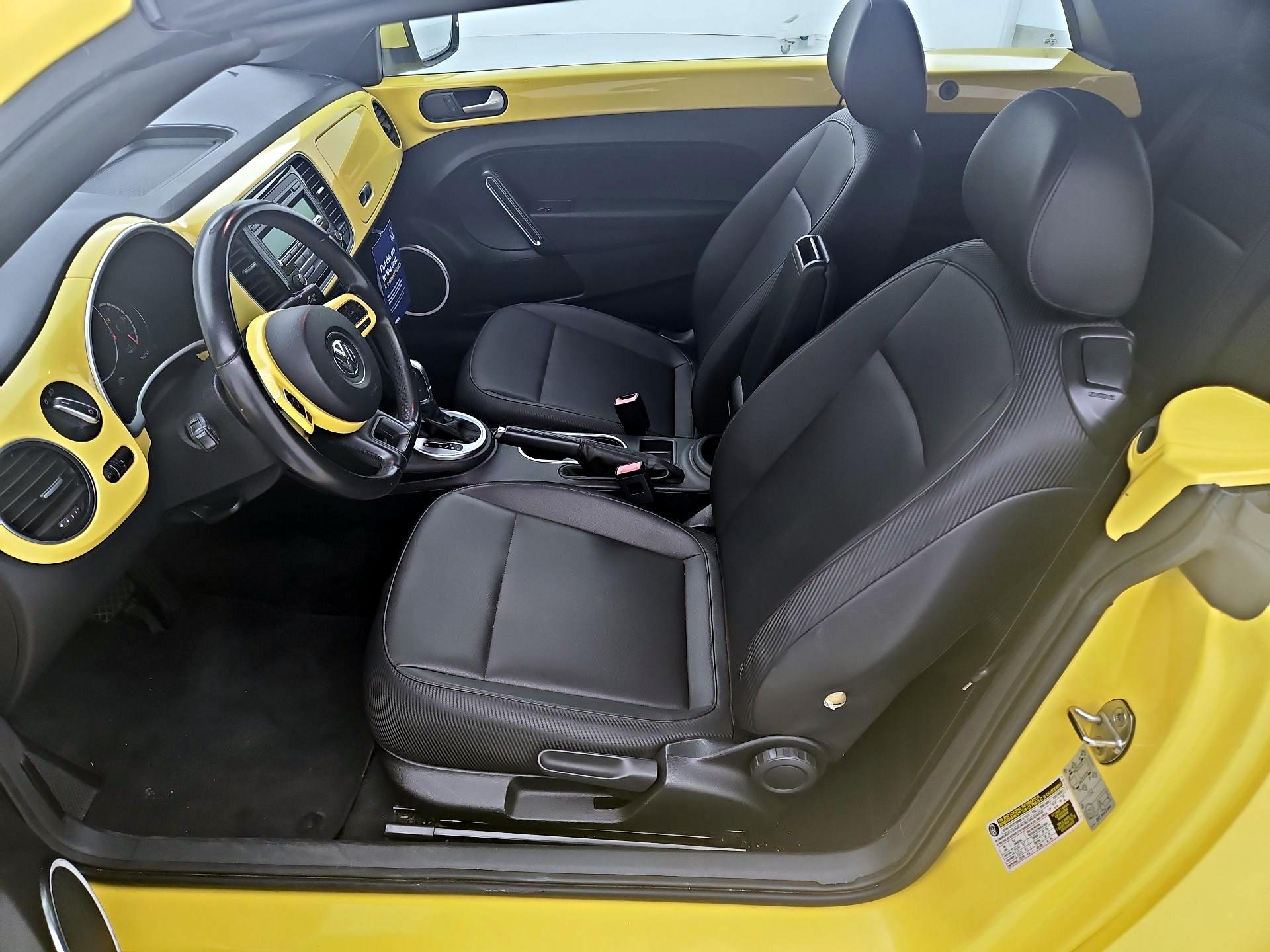 Thumbnail: 2015 Volkswagen Beetle - 11