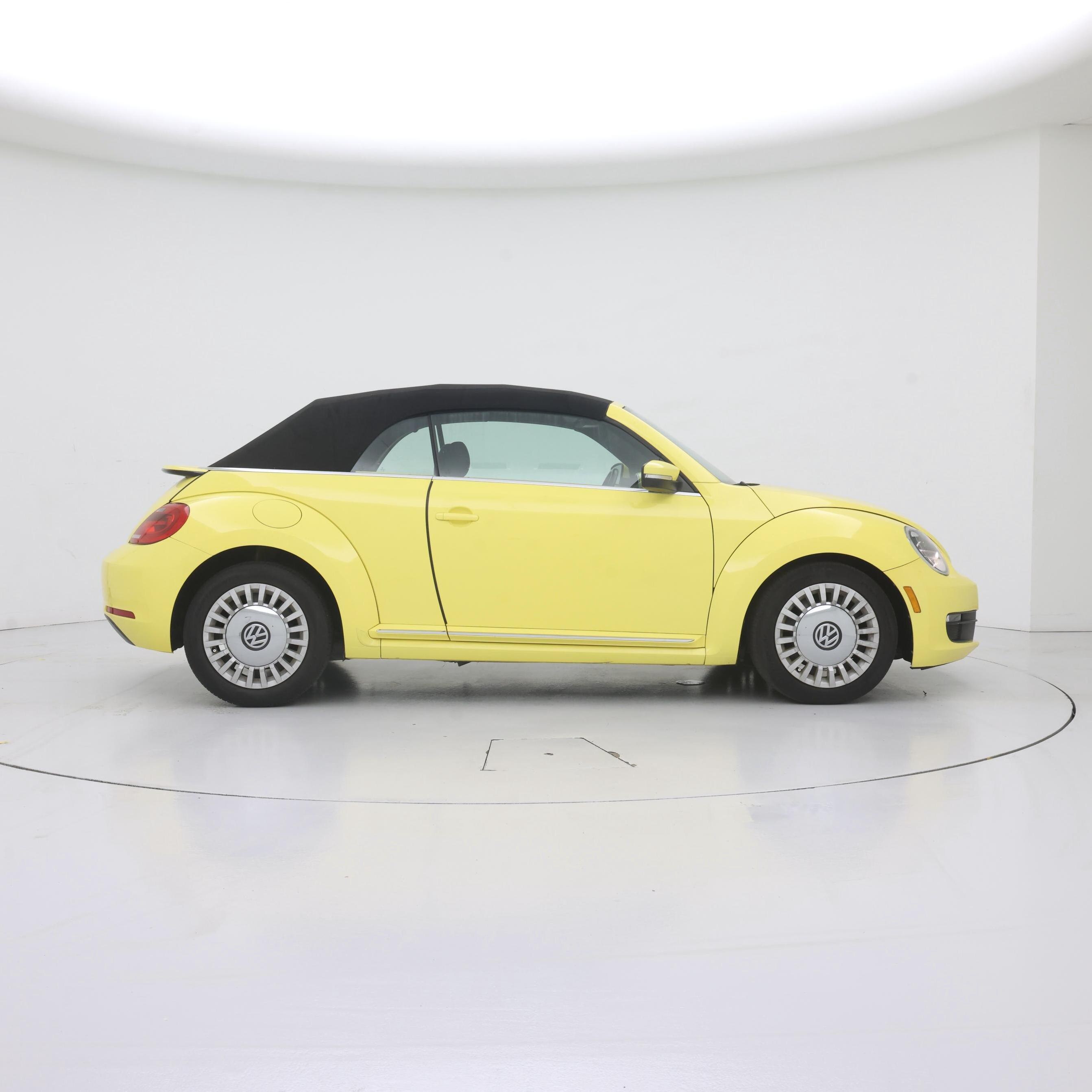 Thumbnail: 2015 Volkswagen Beetle - 7