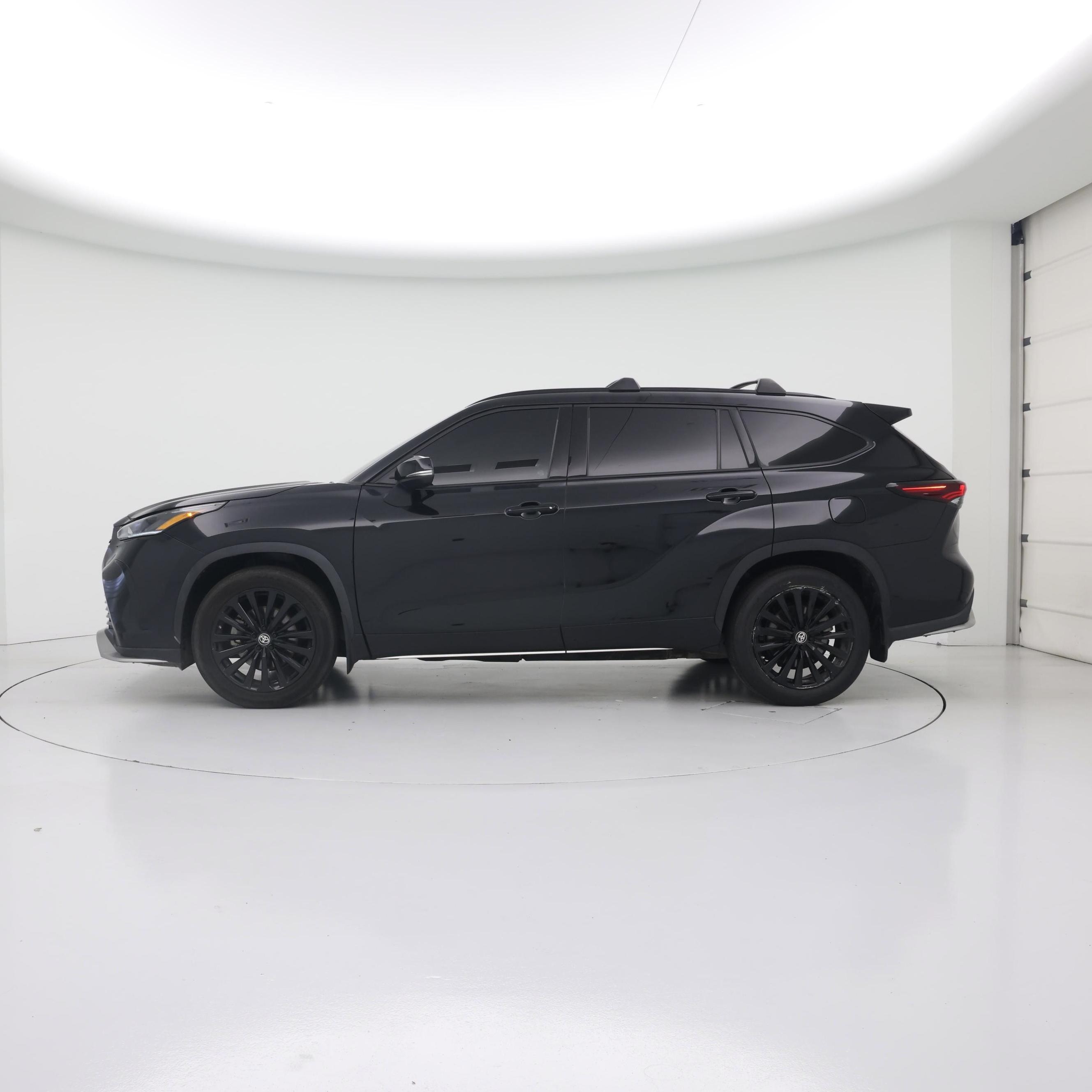 Thumbnail: 2024 Toyota Highlander - 3