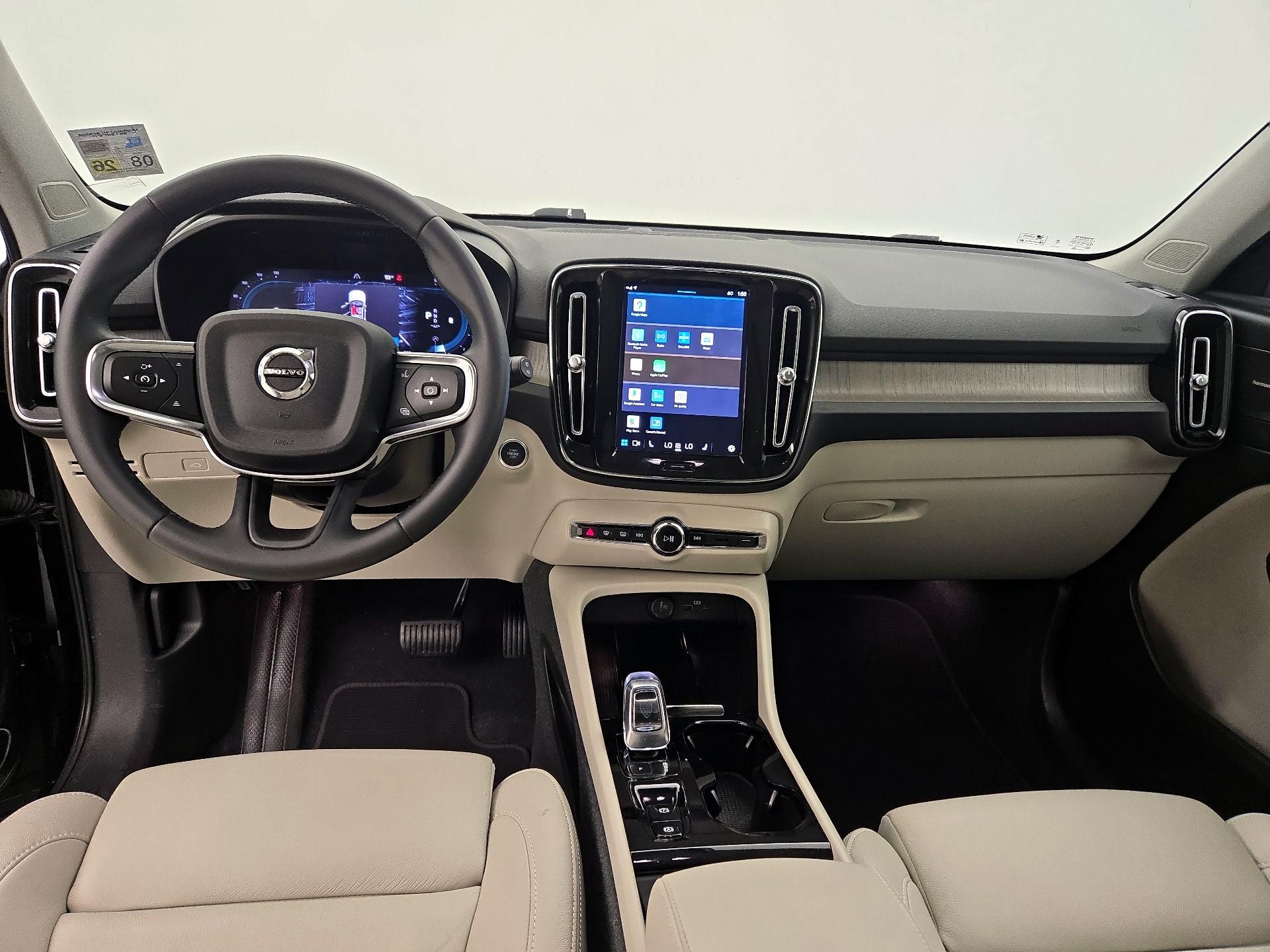 Thumbnail: 2023 Volvo XC40 - 9