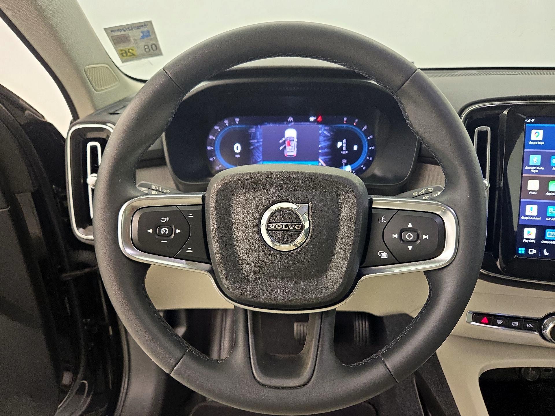Thumbnail: 2023 Volvo XC40 - 10