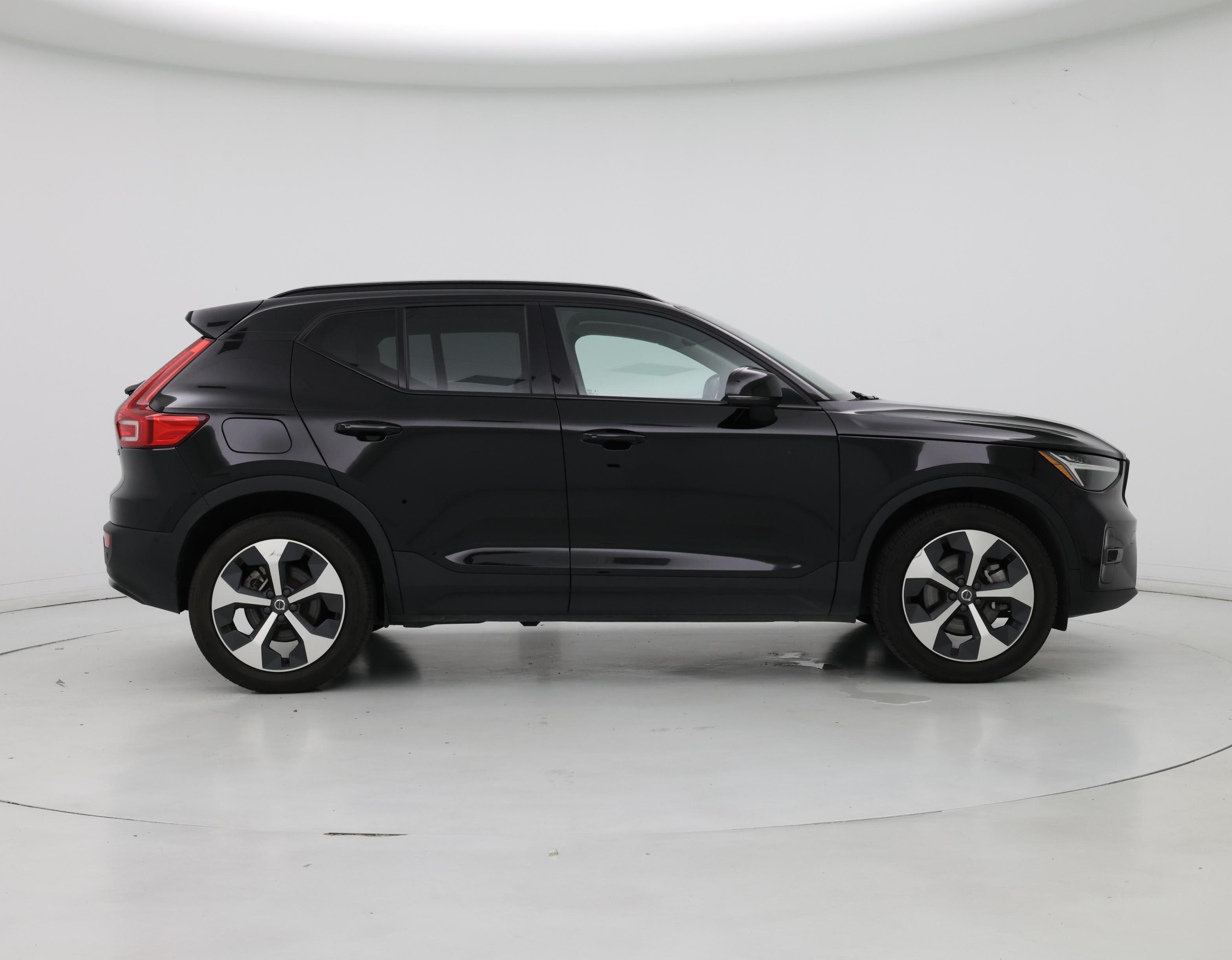 Thumbnail: 2023 Volvo XC40 - 7
