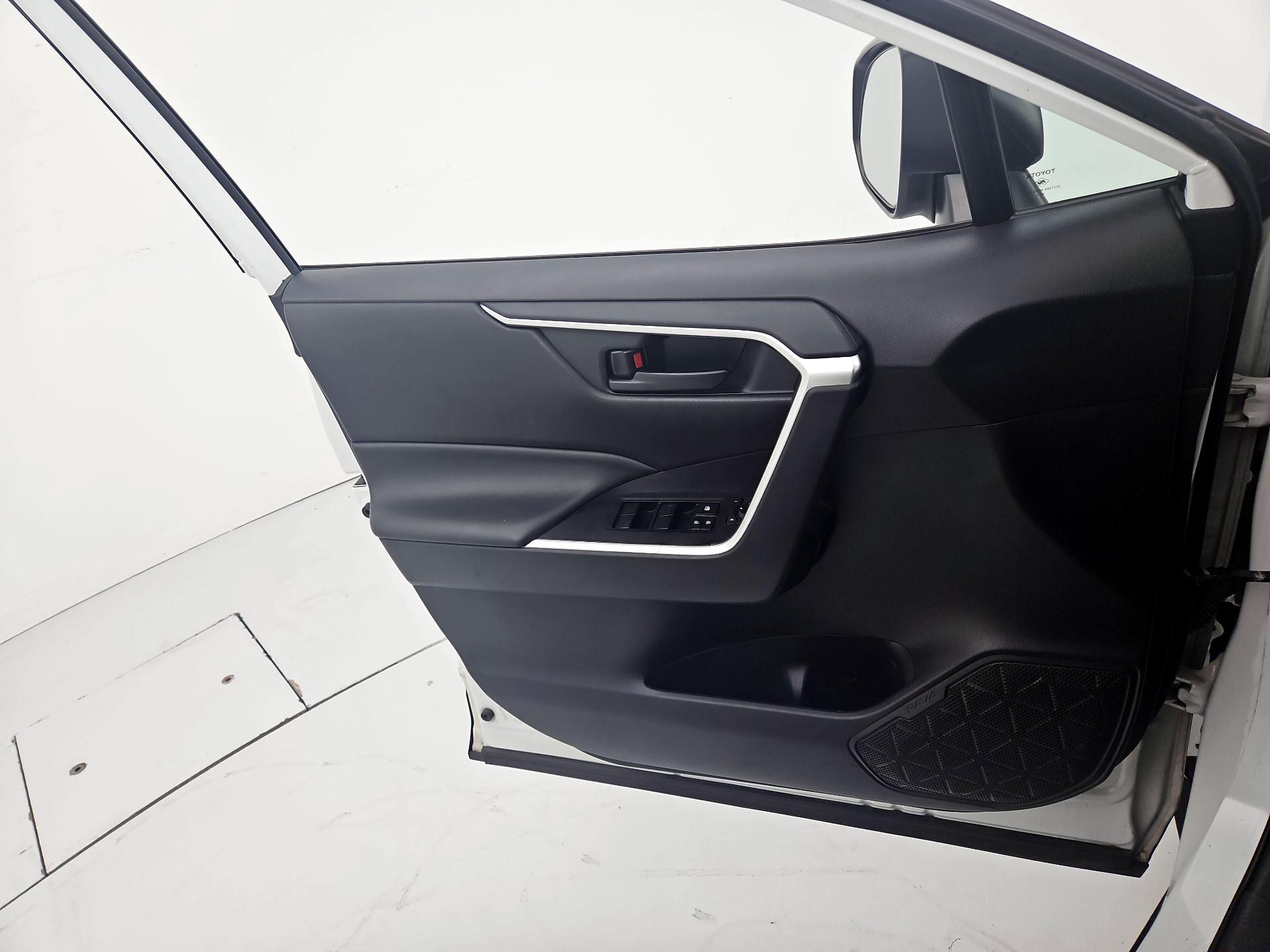 Thumbnail: 2020 Toyota RAV4 - 12