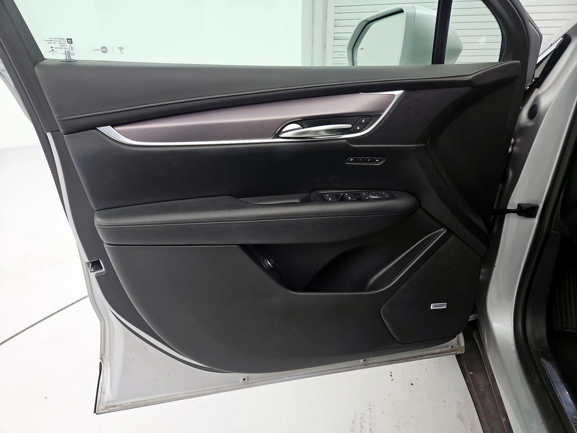 Thumbnail: 2017 Cadillac XT5 - 12