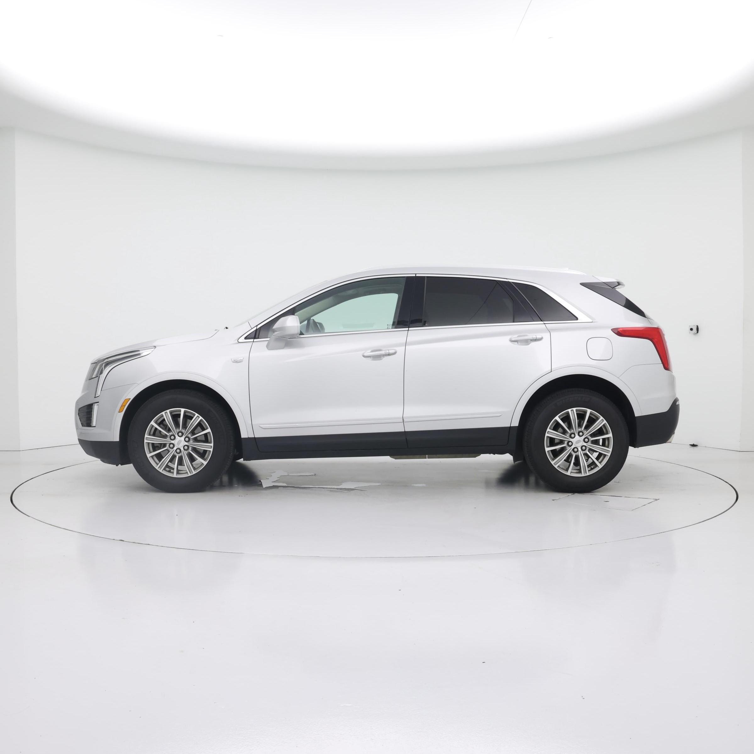 Thumbnail: 2017 Cadillac XT5 - 3