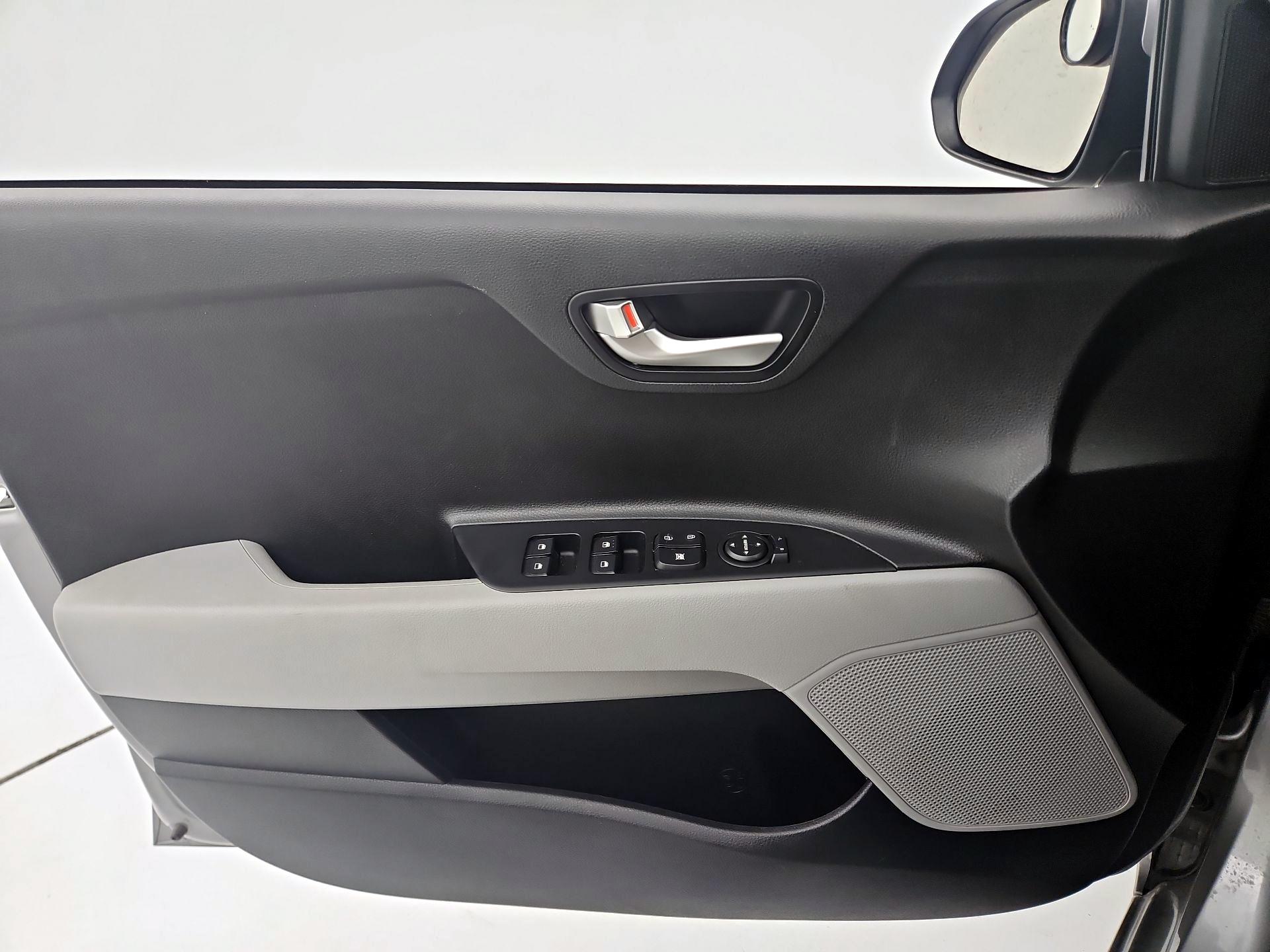 Thumbnail: 2022 Kia Rio - 12