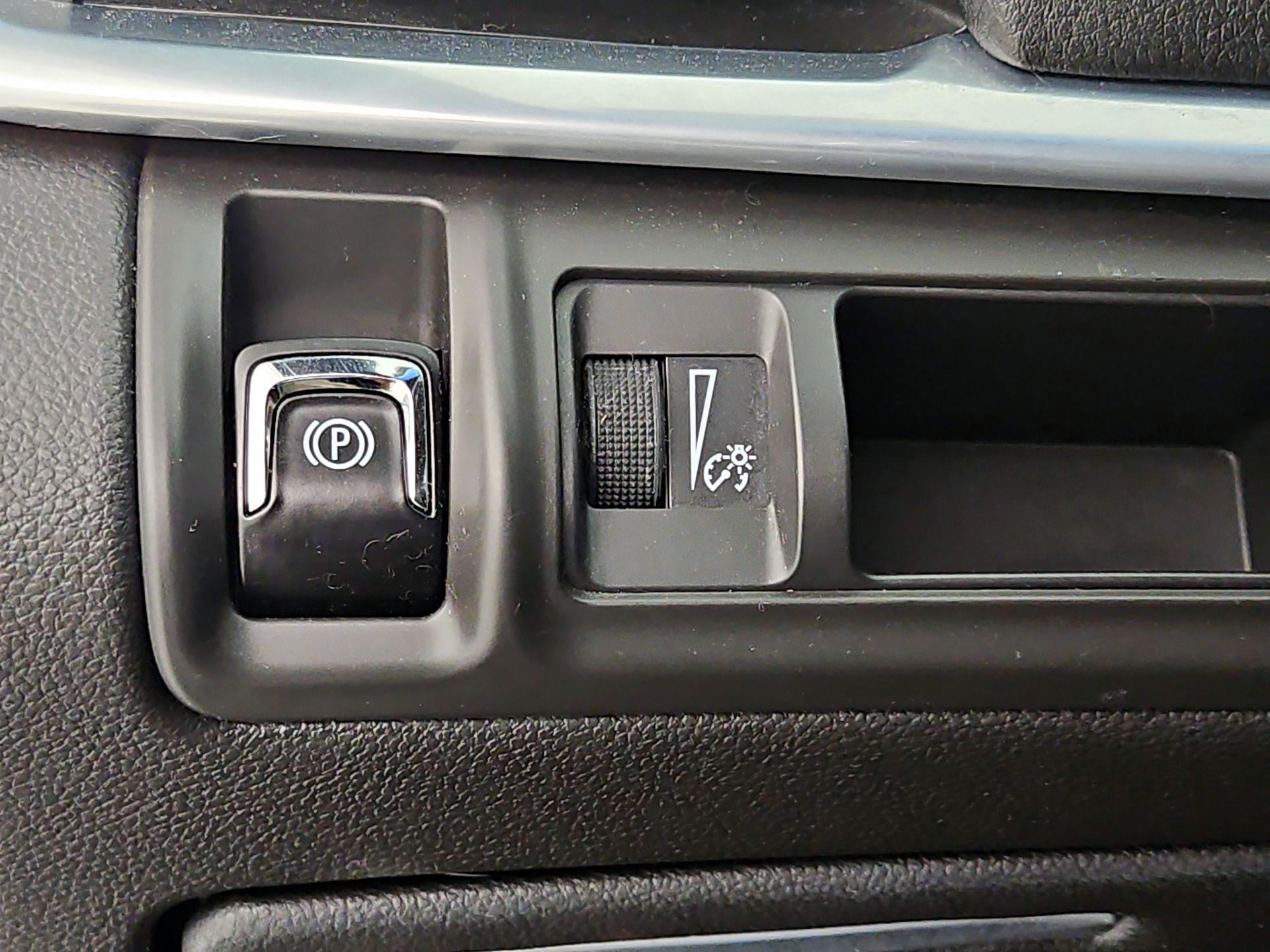 Thumbnail: 2015 Cadillac XTS - 13