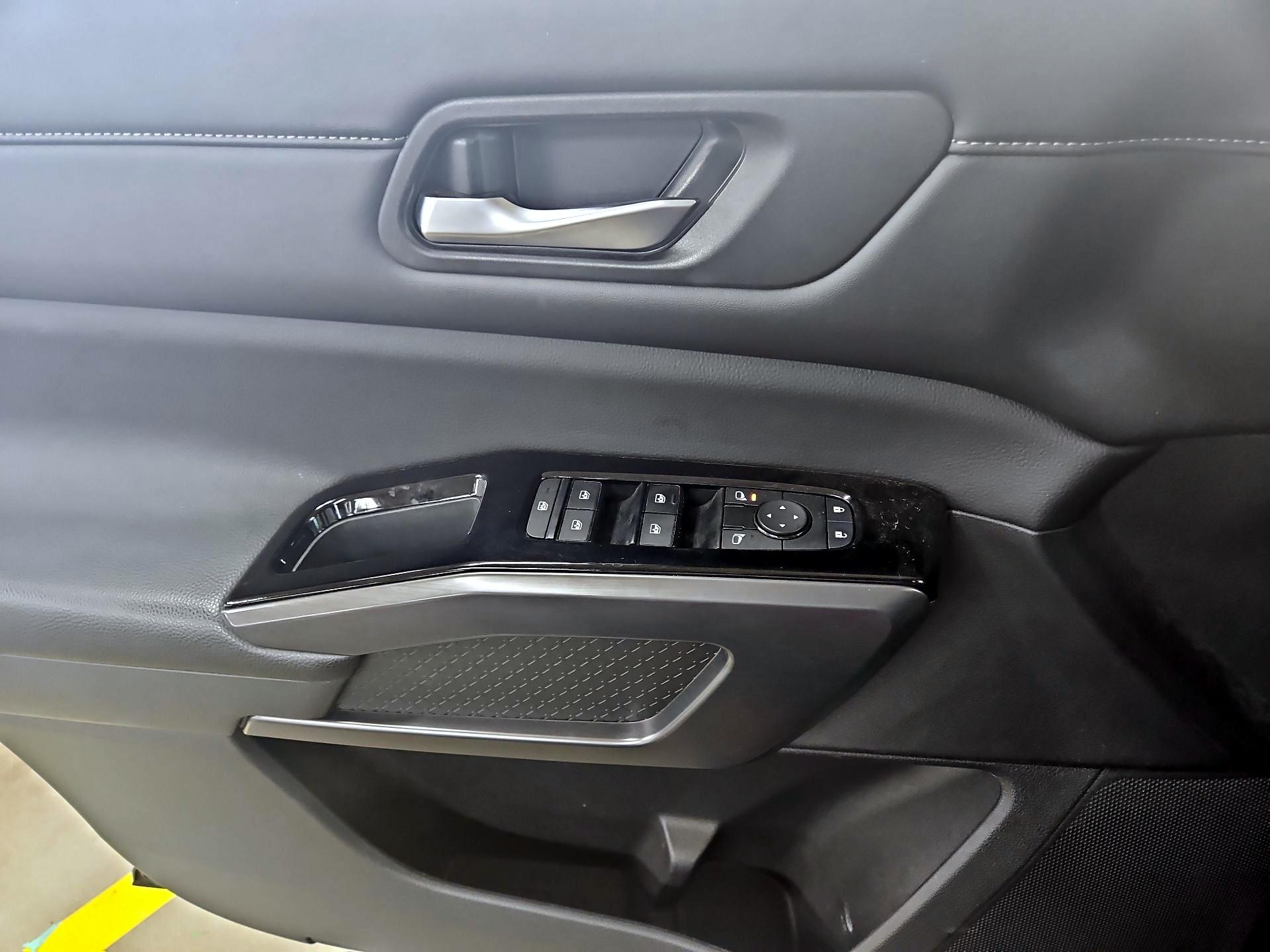 Thumbnail: 2023 Nissan Pathfinder - 12