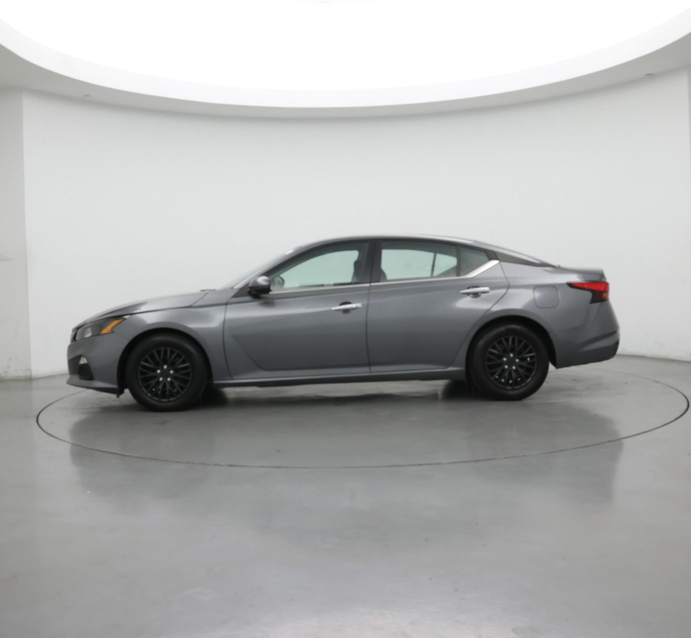 Thumbnail: 2022 Nissan Altima - 3