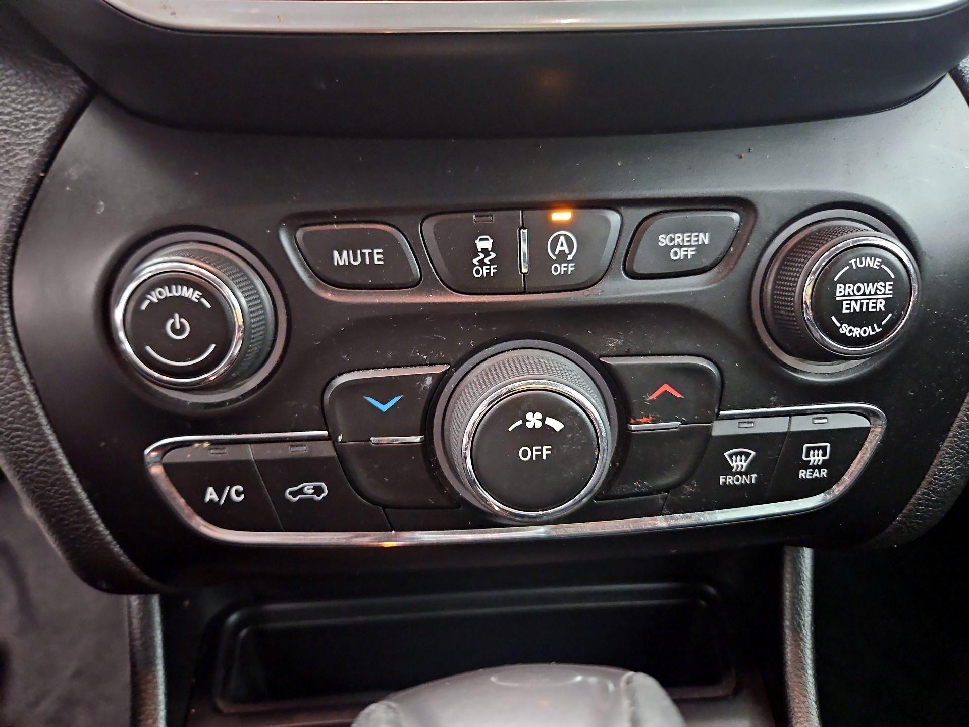 Thumbnail: 2021 Jeep Cherokee - 16