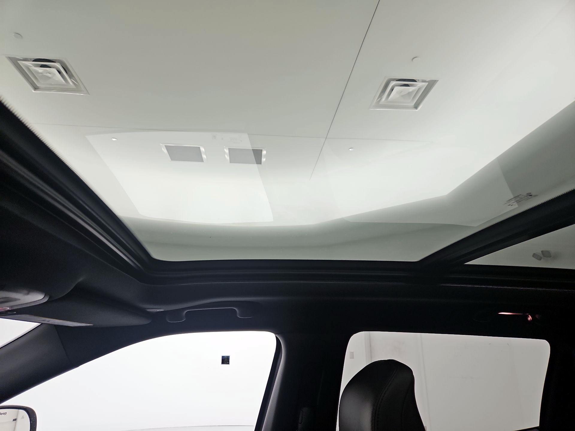 Thumbnail: 2023 Jeep Compass - 20