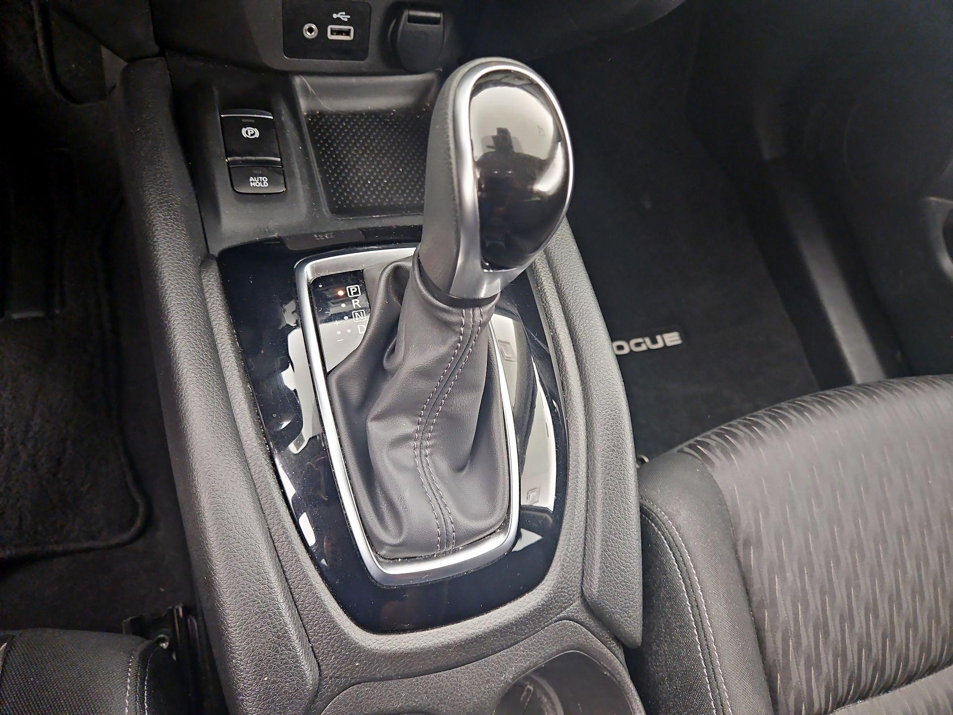 Thumbnail: 2020 Nissan Rogue - 17