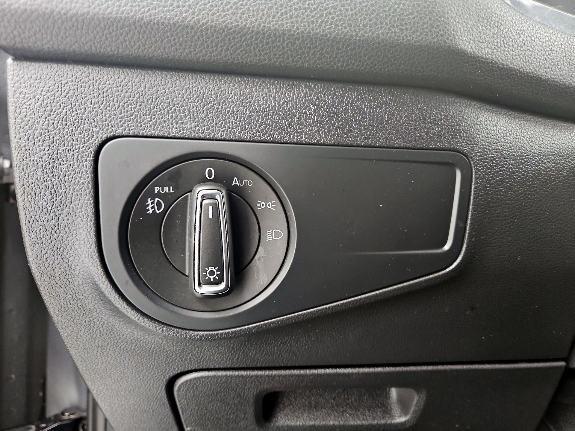 Thumbnail: 2021 Volkswagen Tiguan - 13