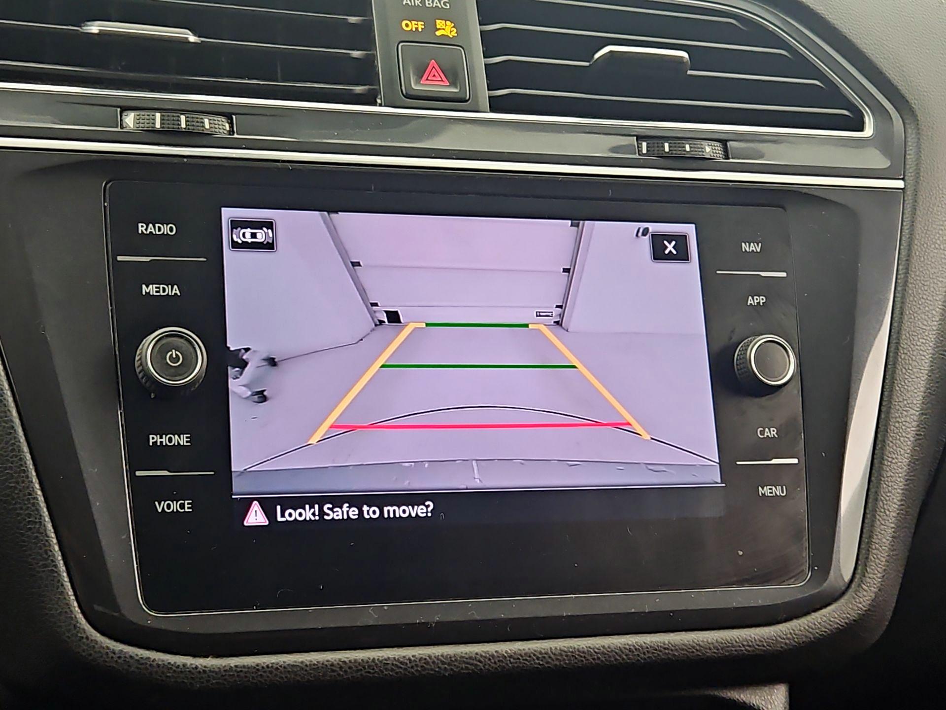 Thumbnail: 2021 Volkswagen Tiguan - 15