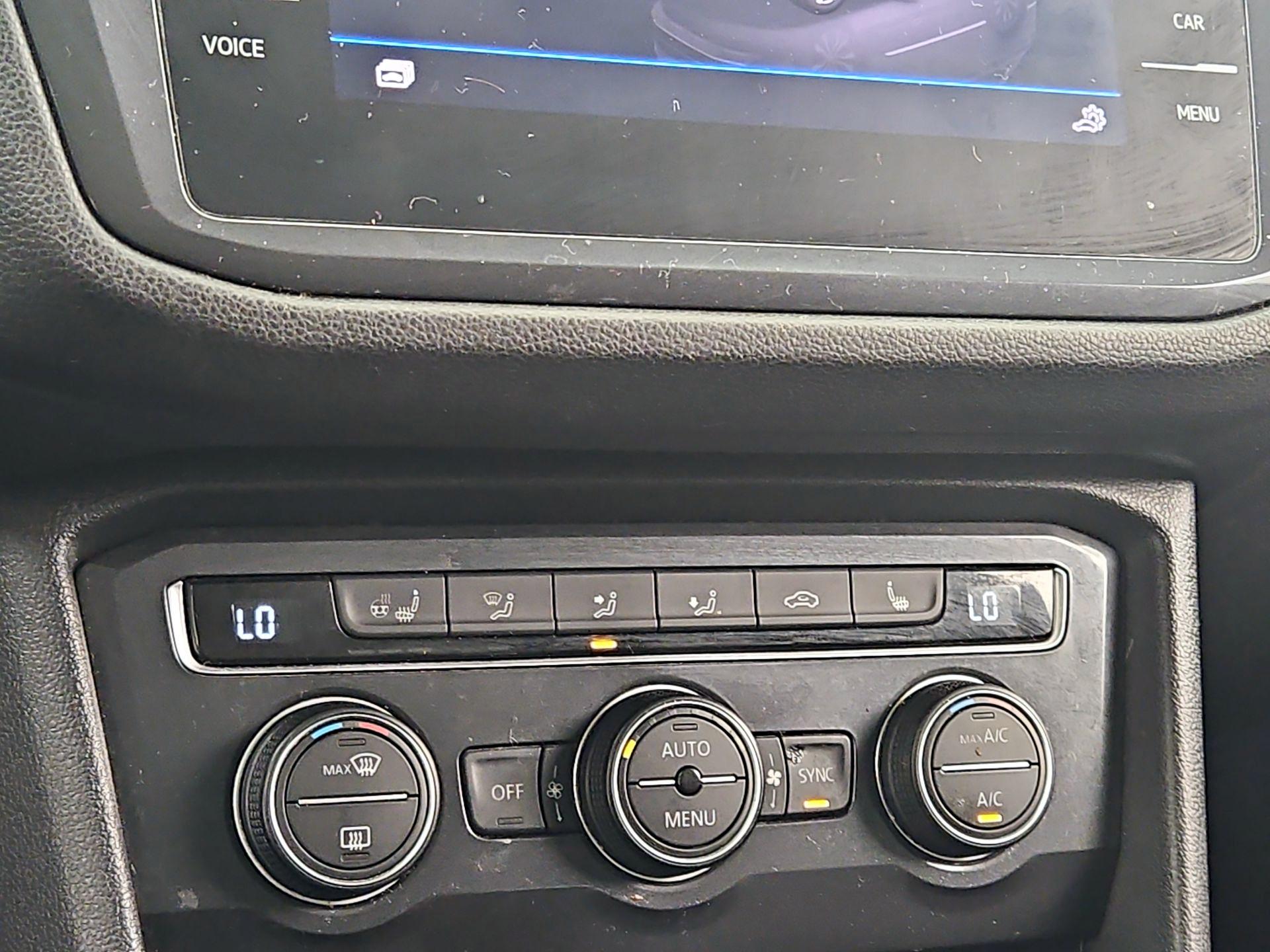 Thumbnail: 2021 Volkswagen Tiguan - 17