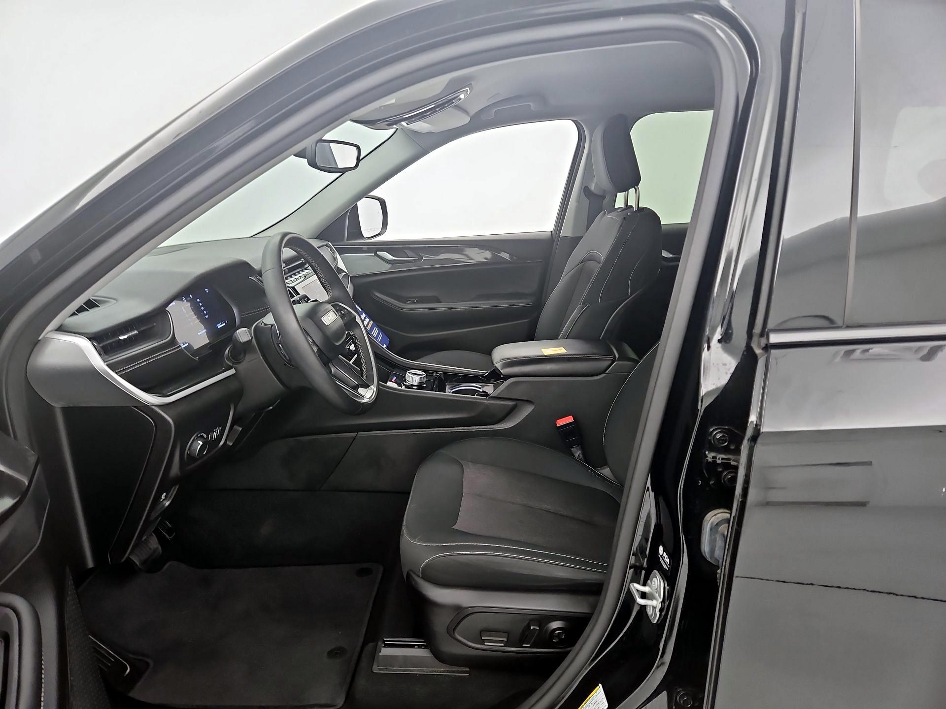 Thumbnail: 2023 Jeep Grand Cherokee - 11