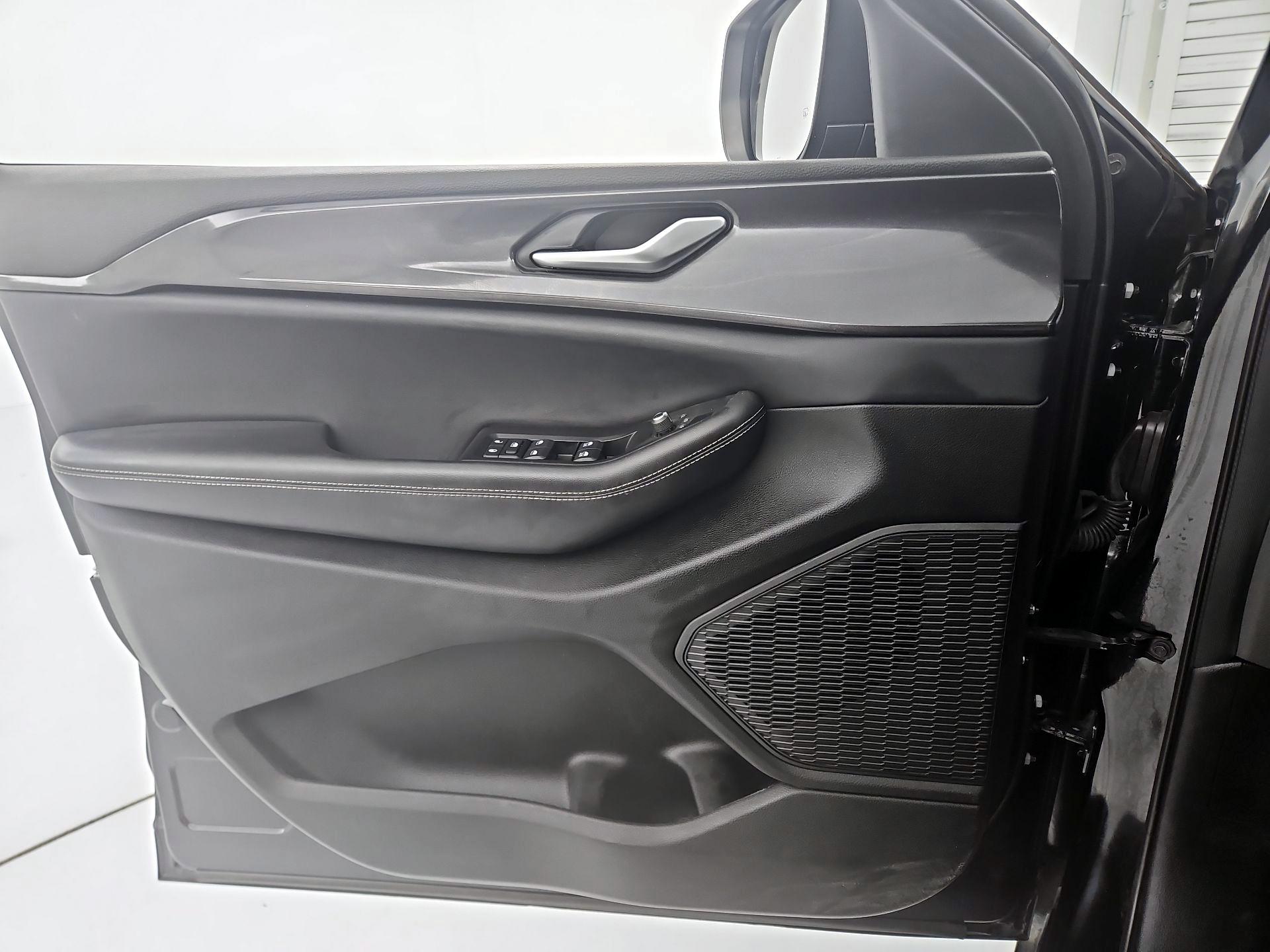 Thumbnail: 2023 Jeep Grand Cherokee - 12