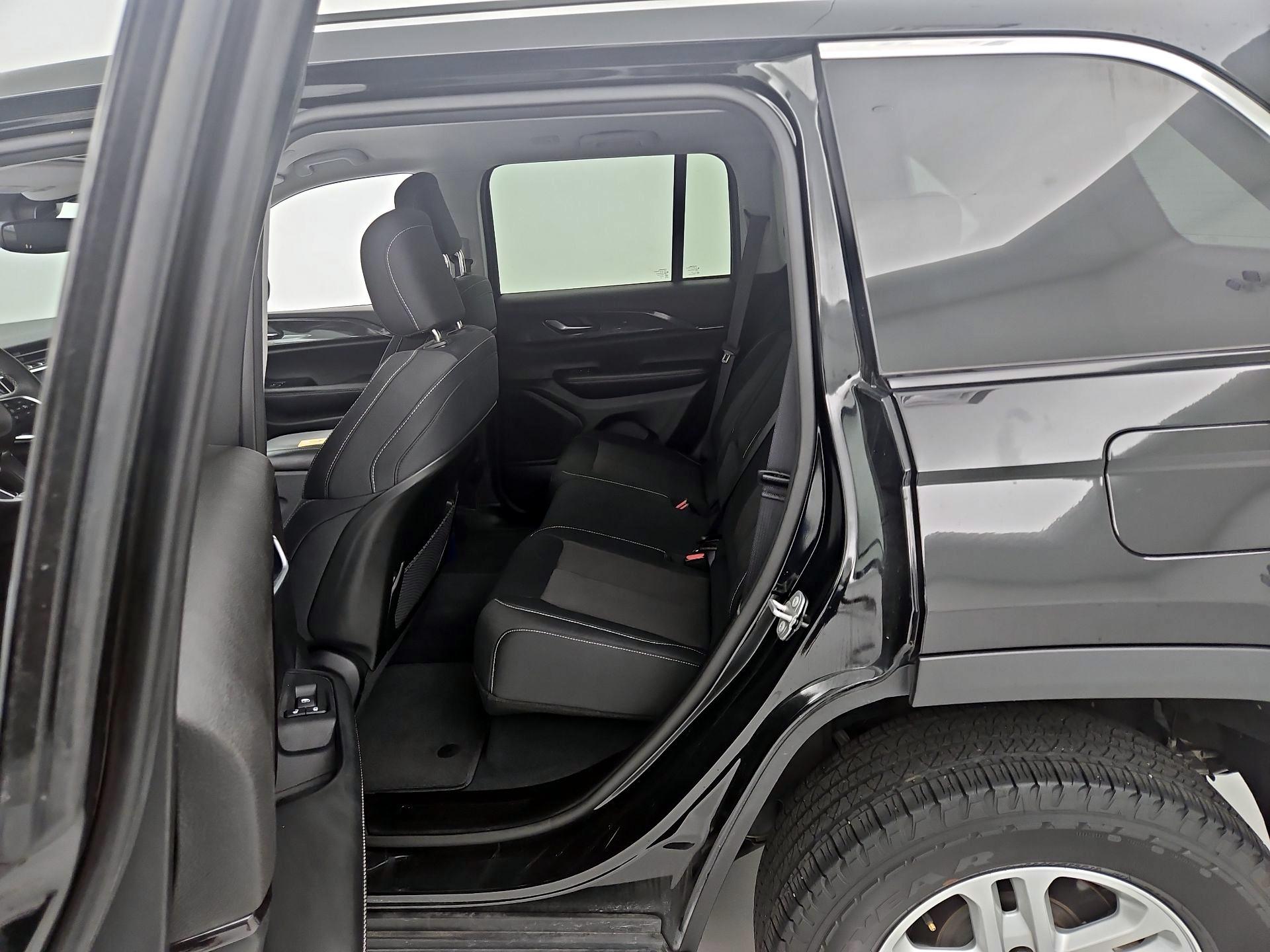 Thumbnail: 2023 Jeep Grand Cherokee - 19