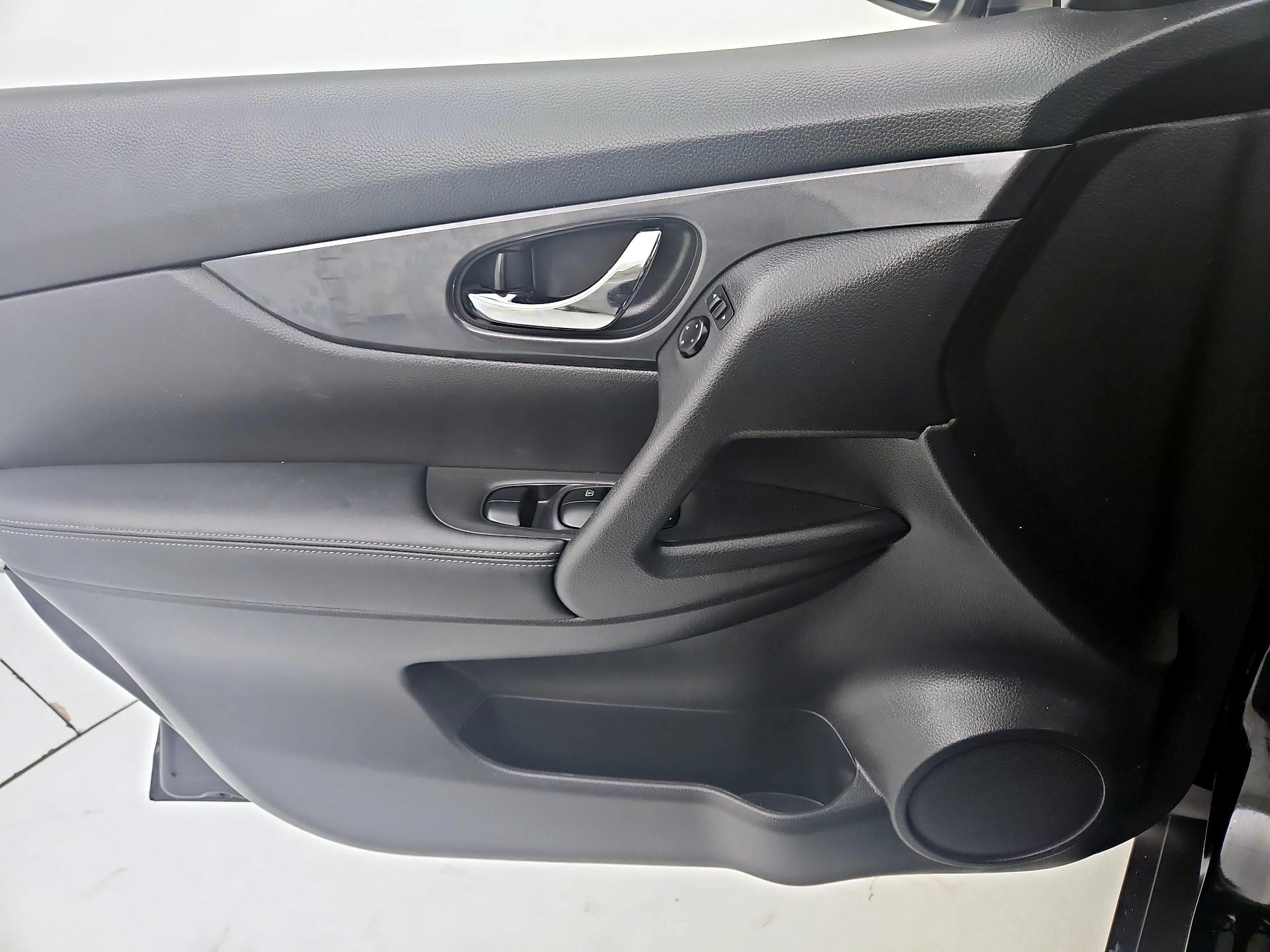 Thumbnail: 2020 Nissan Rogue - 12