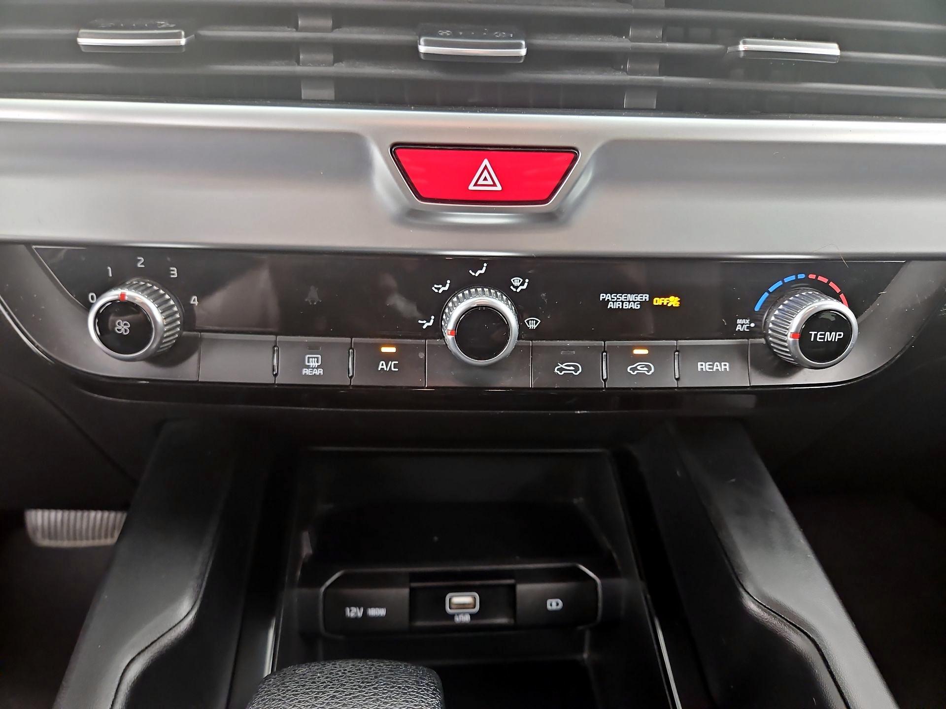 Thumbnail: 2020 Kia Telluride - 16