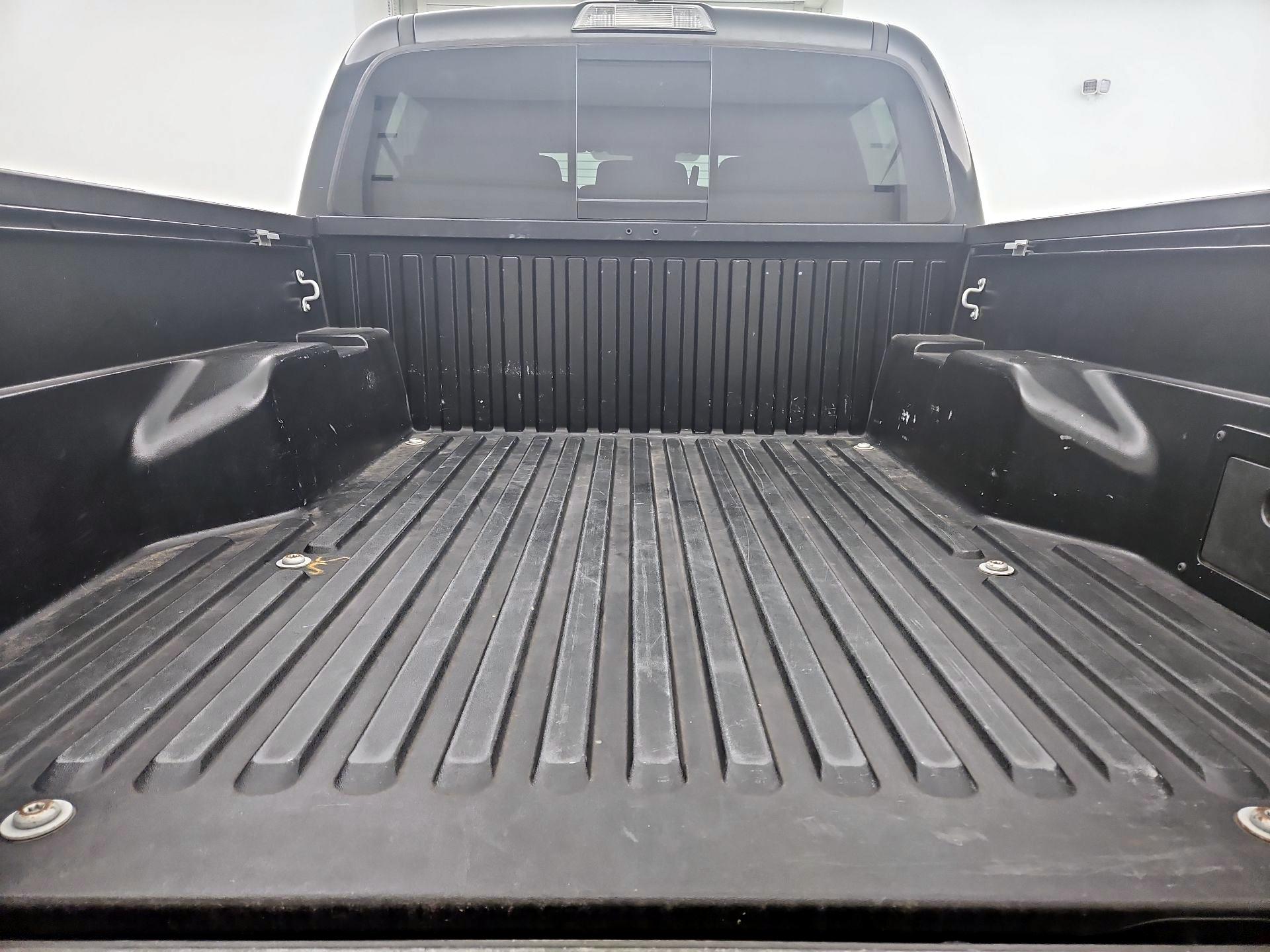 Thumbnail: 2020 Toyota Tacoma - 20