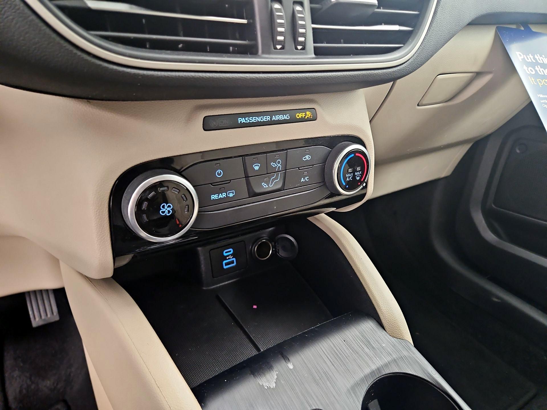 Thumbnail: 2022 Ford Escape - 16