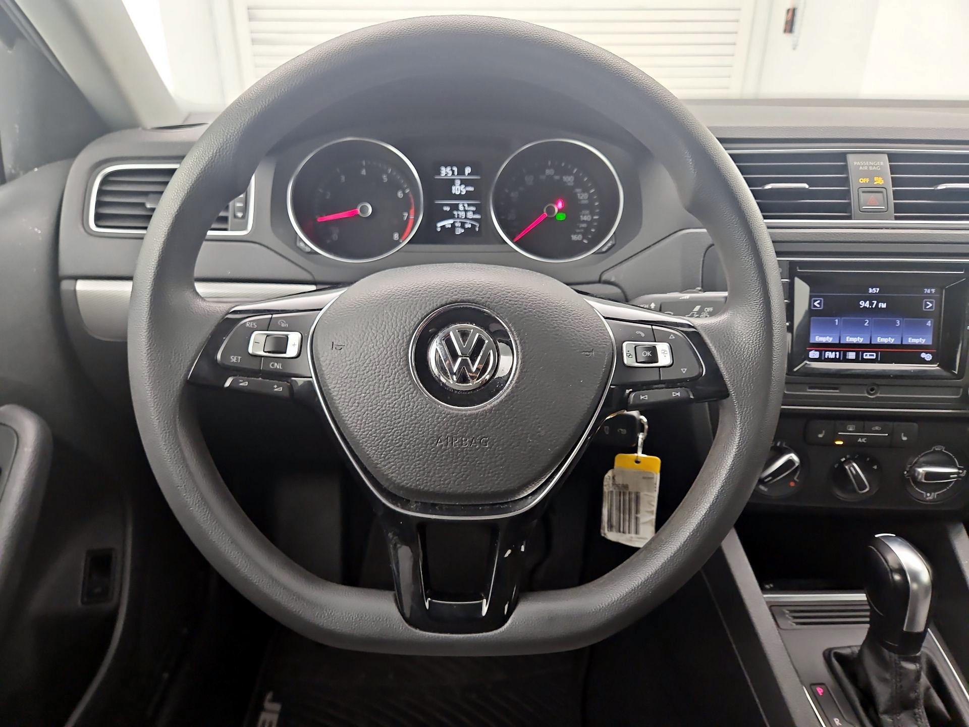 Thumbnail: 2017 Volkswagen Jetta - 10