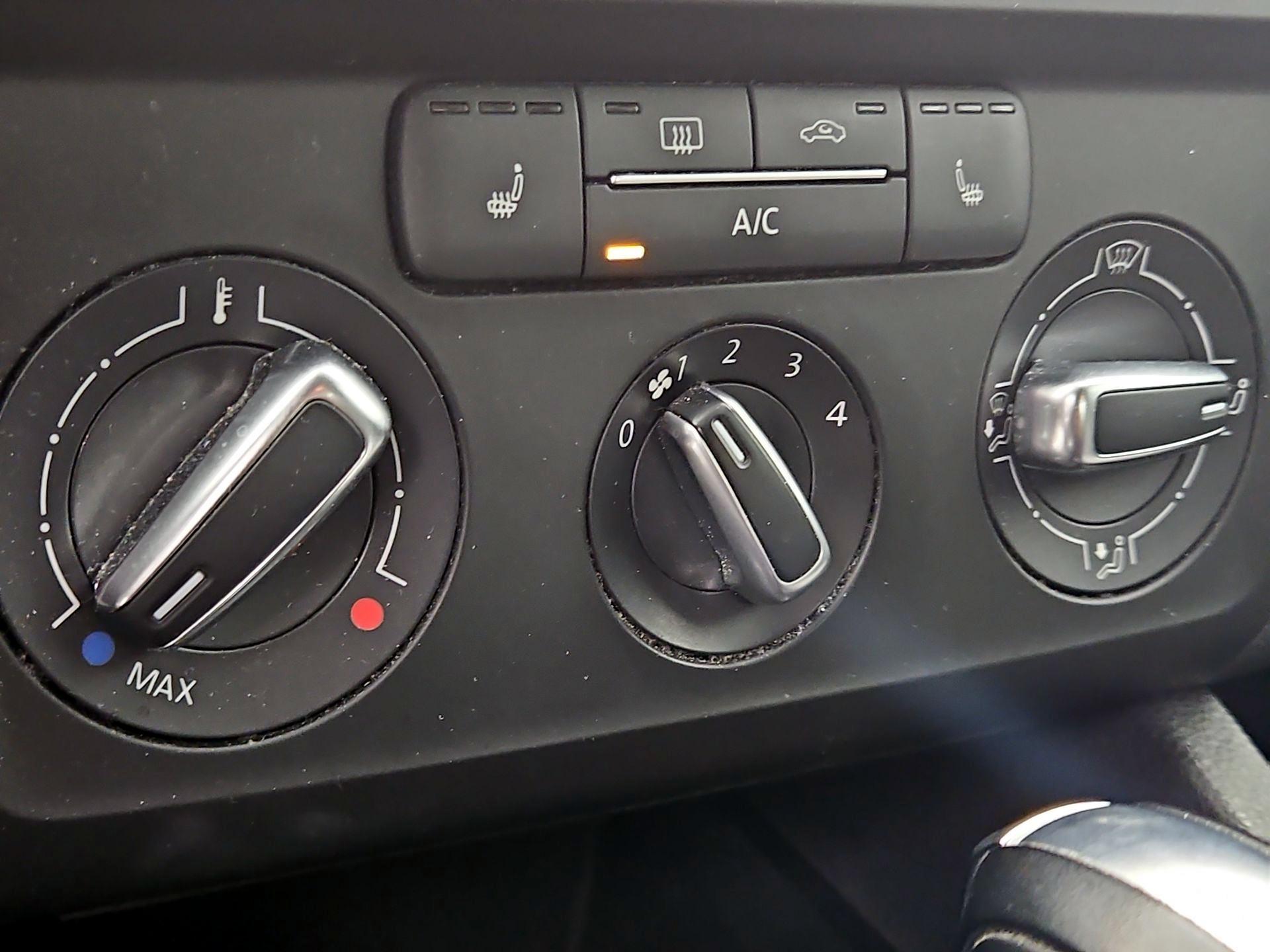 Thumbnail: 2017 Volkswagen Jetta - 16
