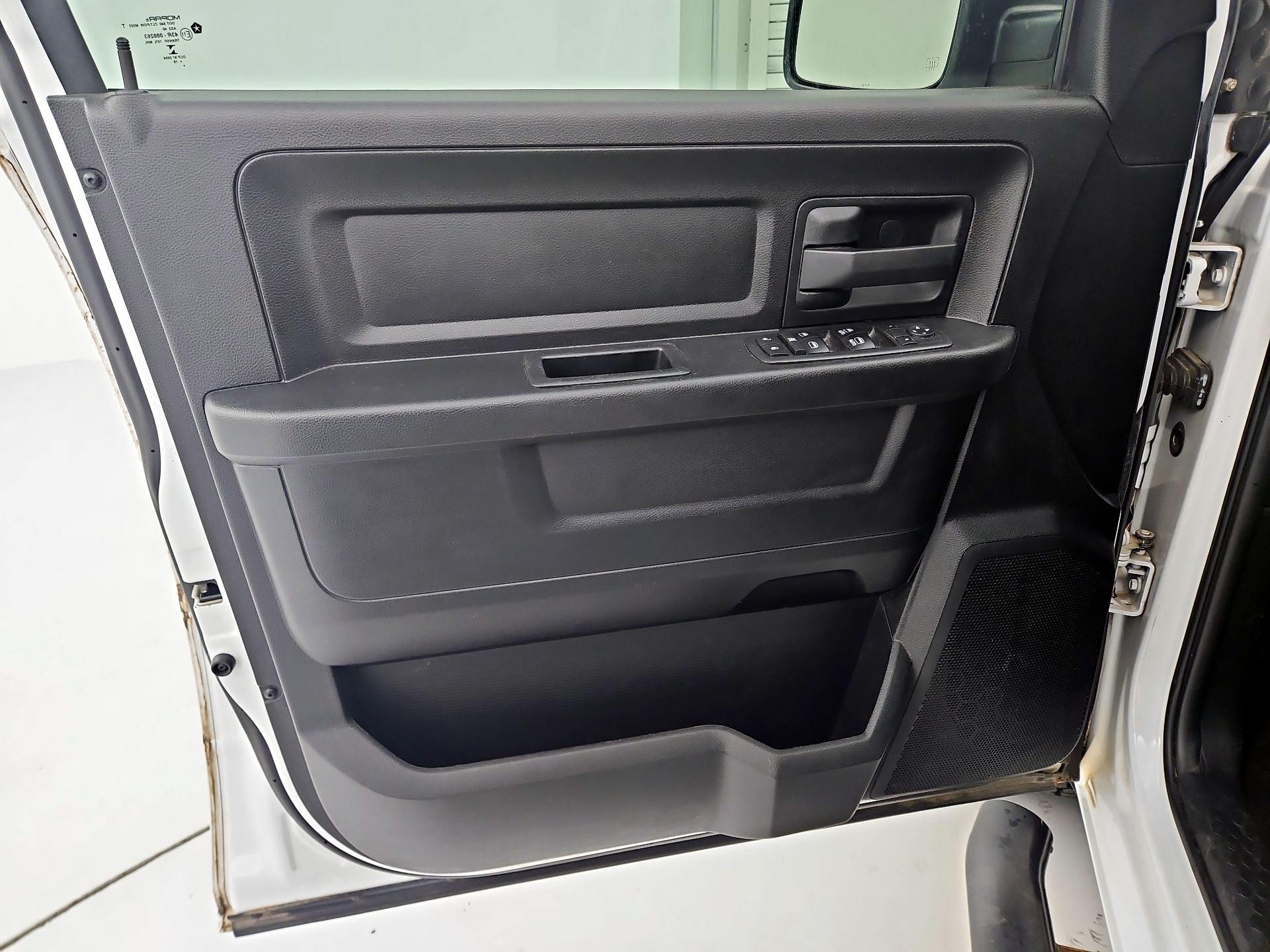Thumbnail: 2019 RAM 1500 Classic - 12
