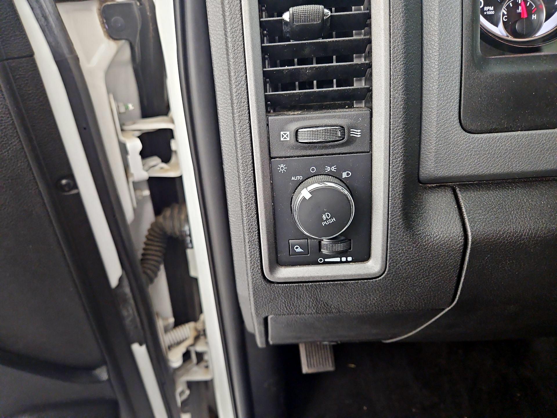 Thumbnail: 2019 RAM 1500 Classic - 14