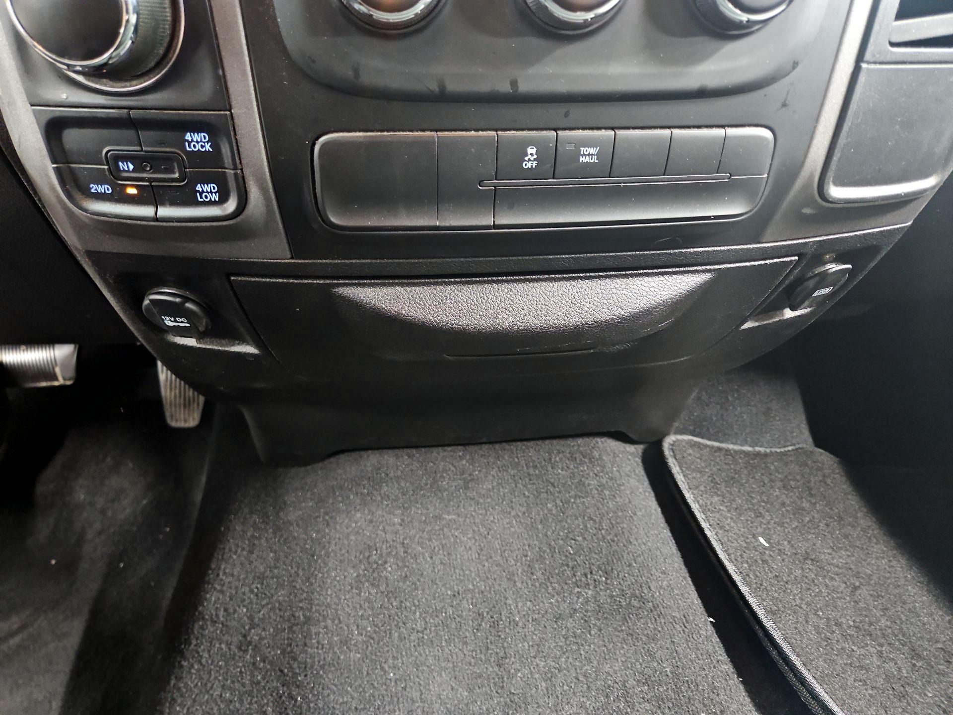 Thumbnail: 2019 RAM 1500 Classic - 19