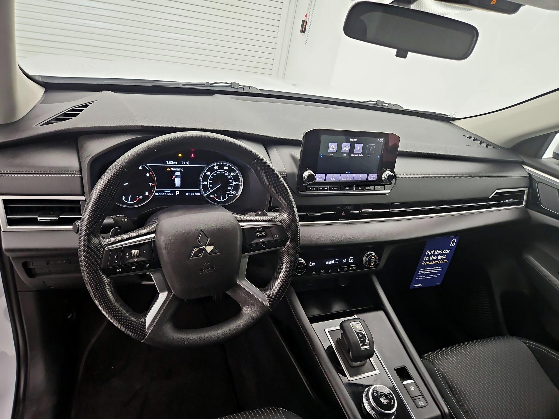Thumbnail: 2022 Mitsubishi Outlander - 9