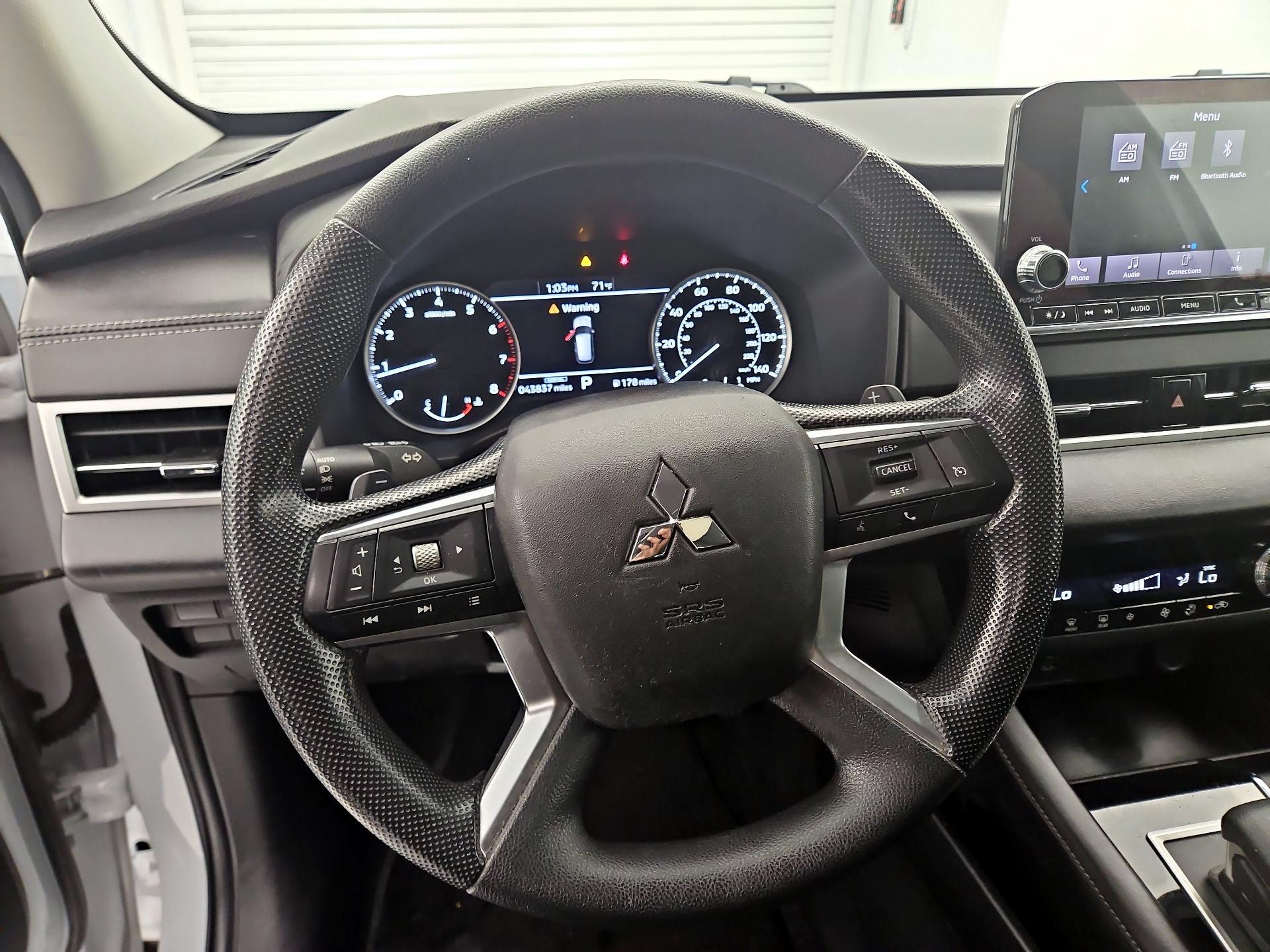 Thumbnail: 2022 Mitsubishi Outlander - 10