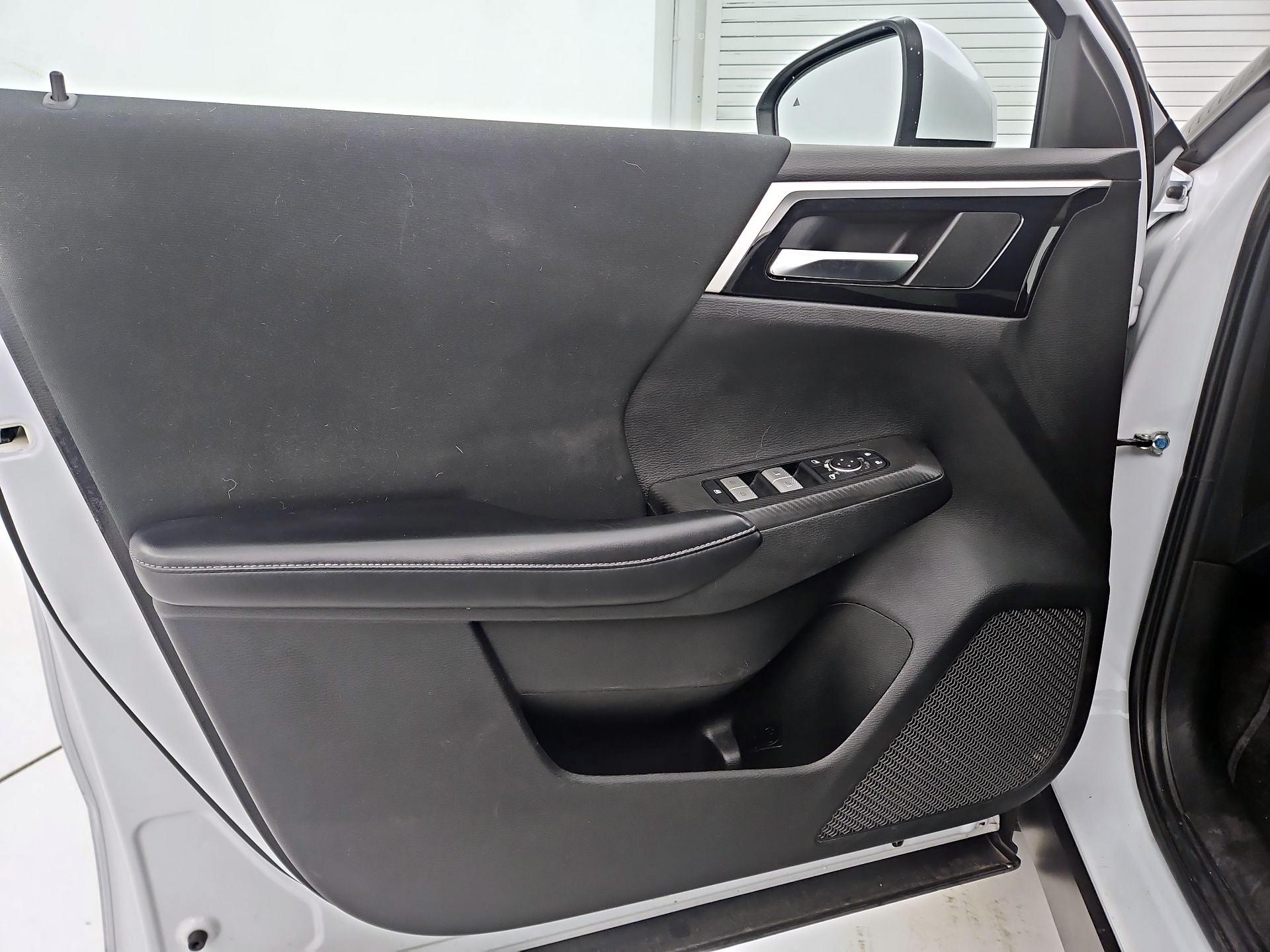 Thumbnail: 2022 Mitsubishi Outlander - 12