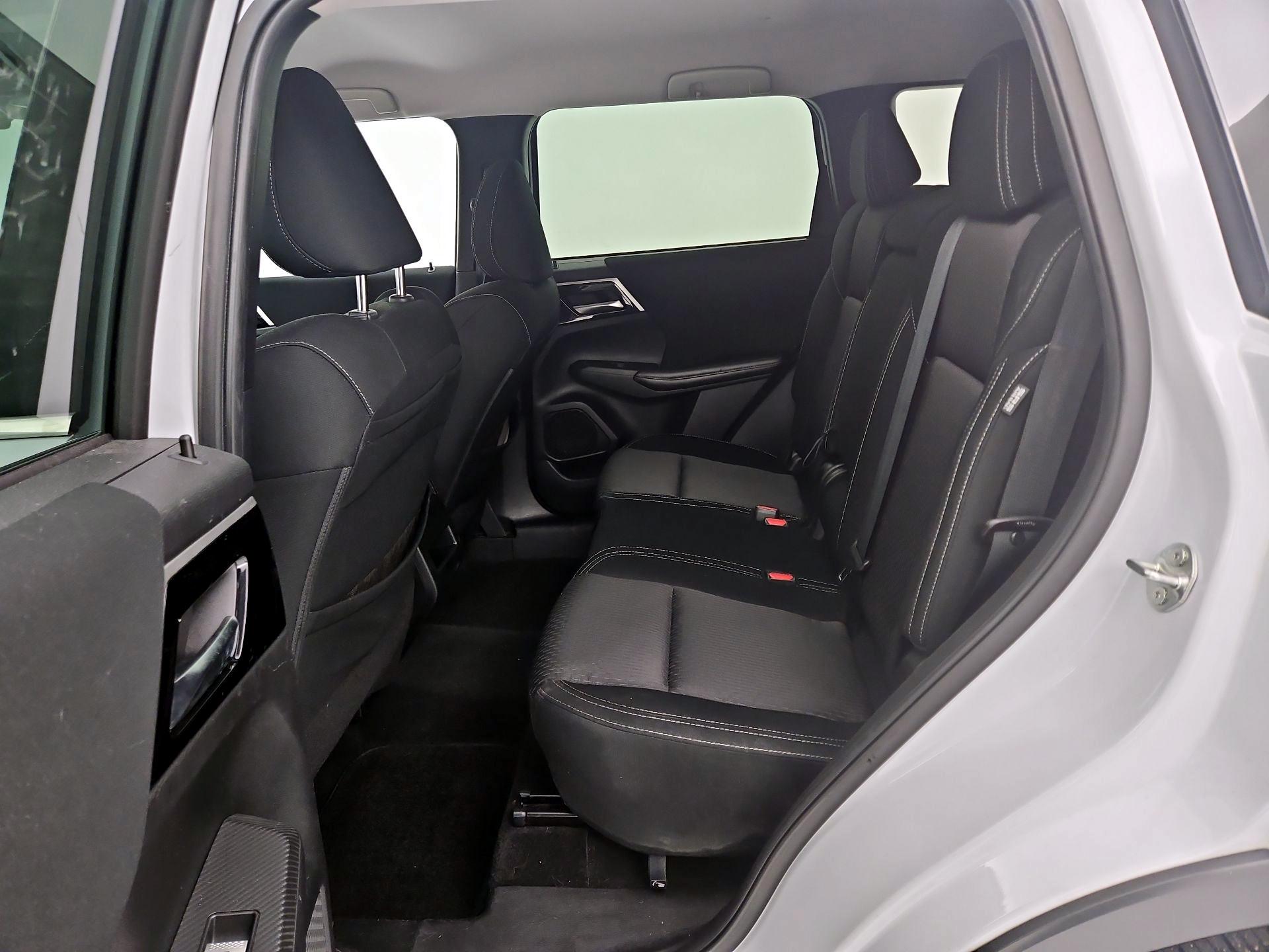 Thumbnail: 2022 Mitsubishi Outlander - 20