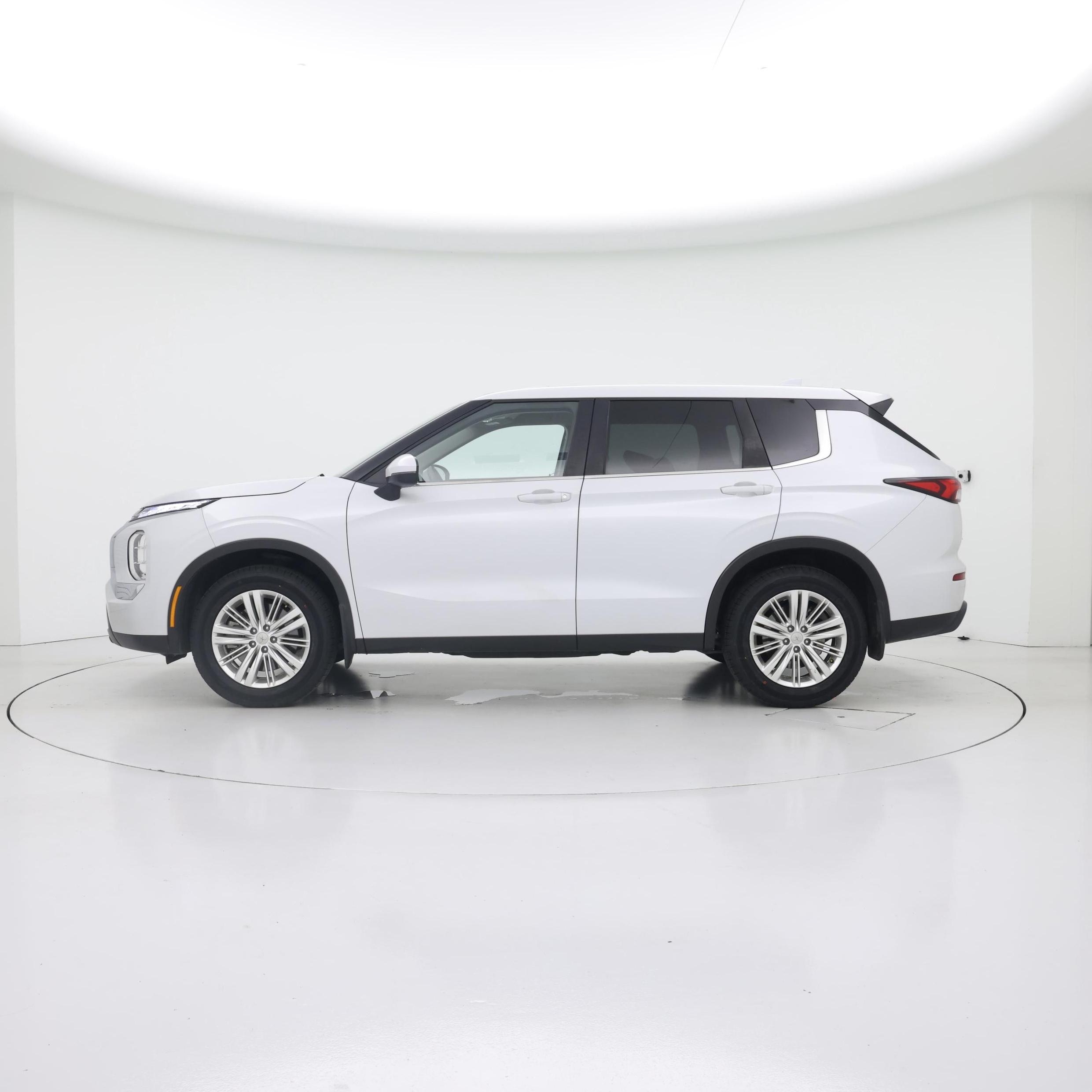 Thumbnail: 2022 Mitsubishi Outlander - 3
