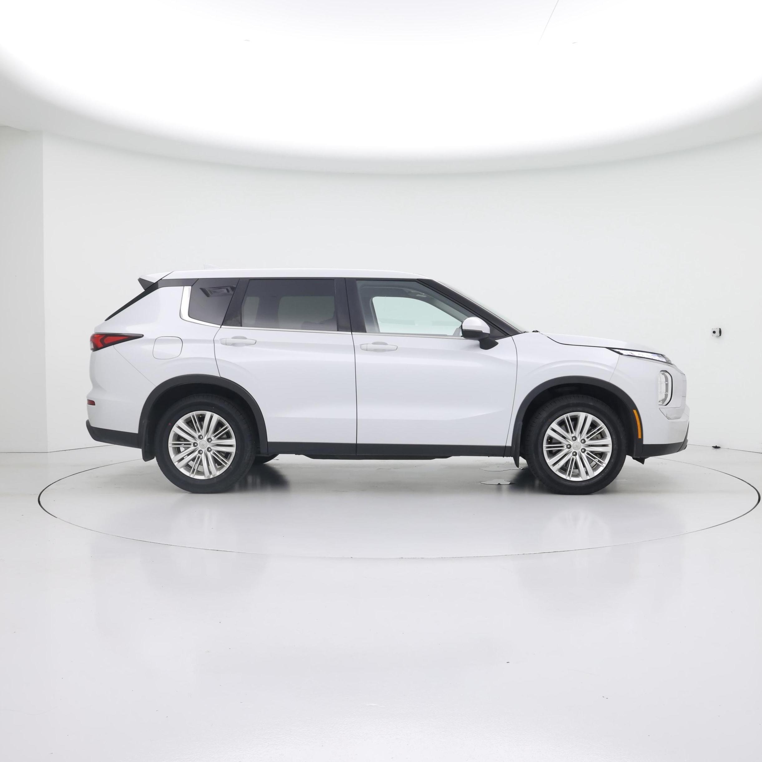 Thumbnail: 2022 Mitsubishi Outlander - 7