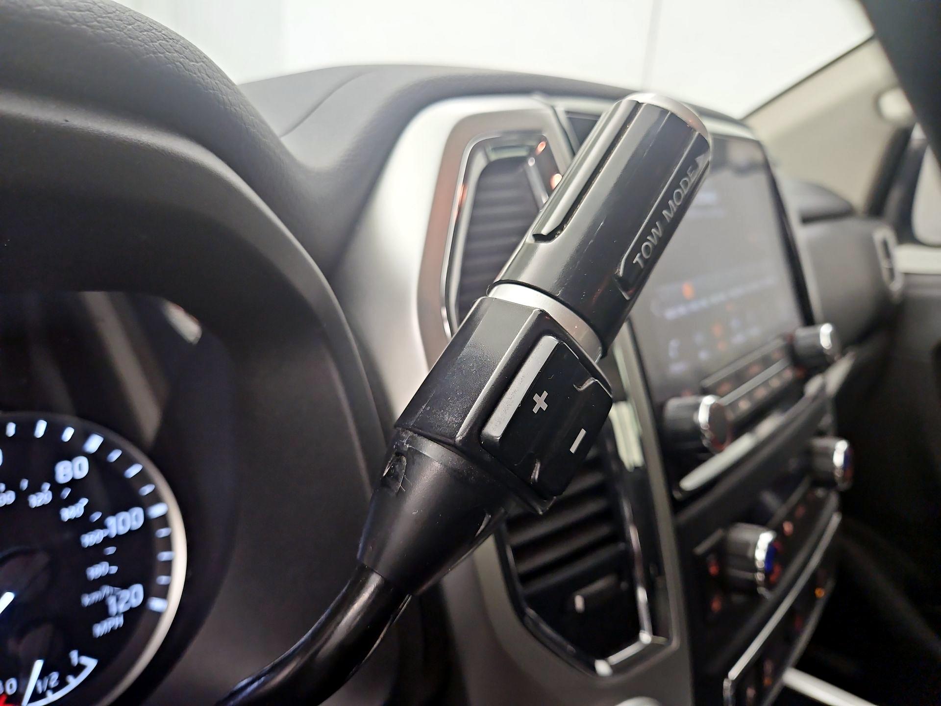 Thumbnail: 2020 Nissan Titan - 18