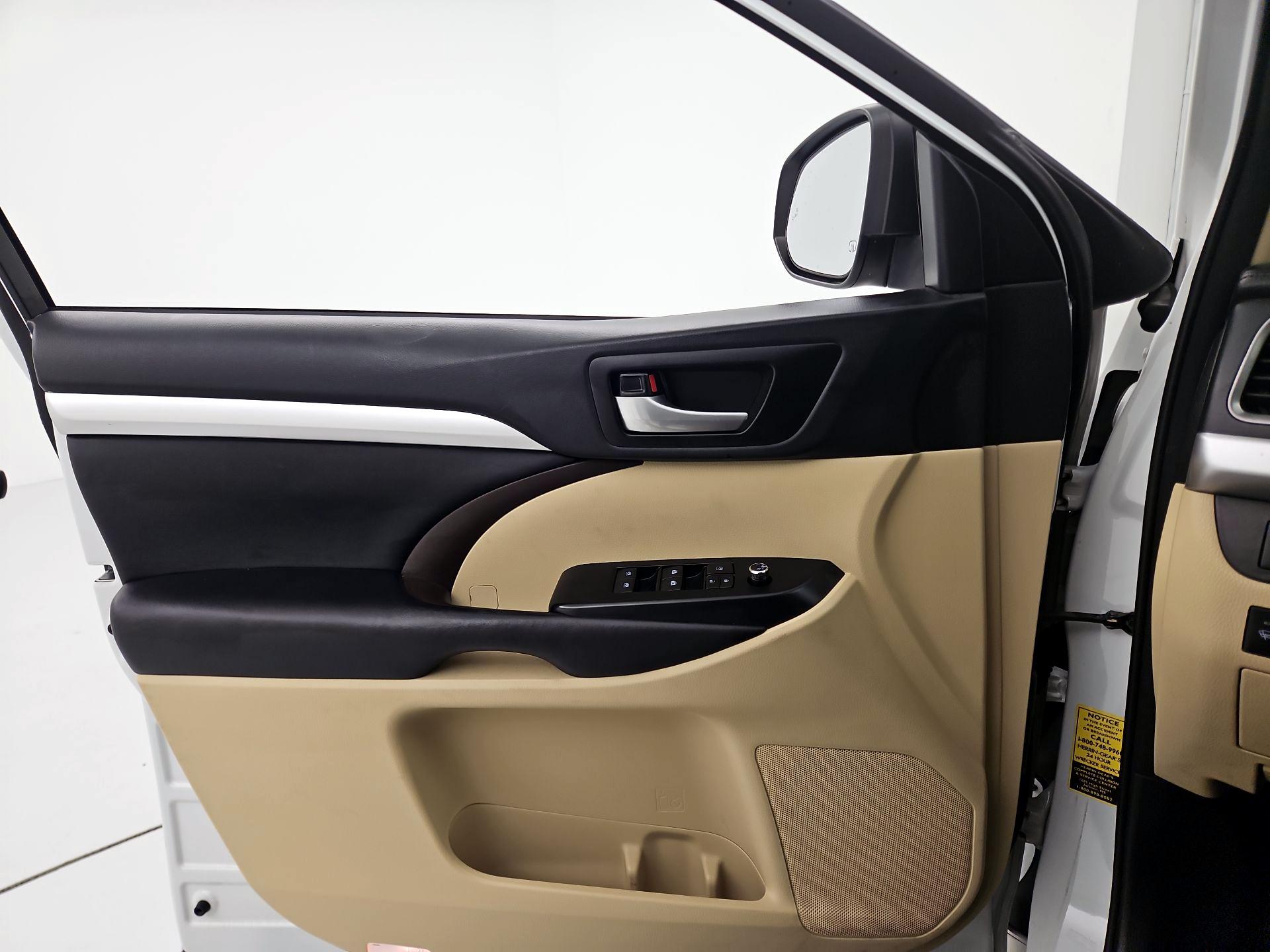 Thumbnail: 2018 Toyota Highlander - 12