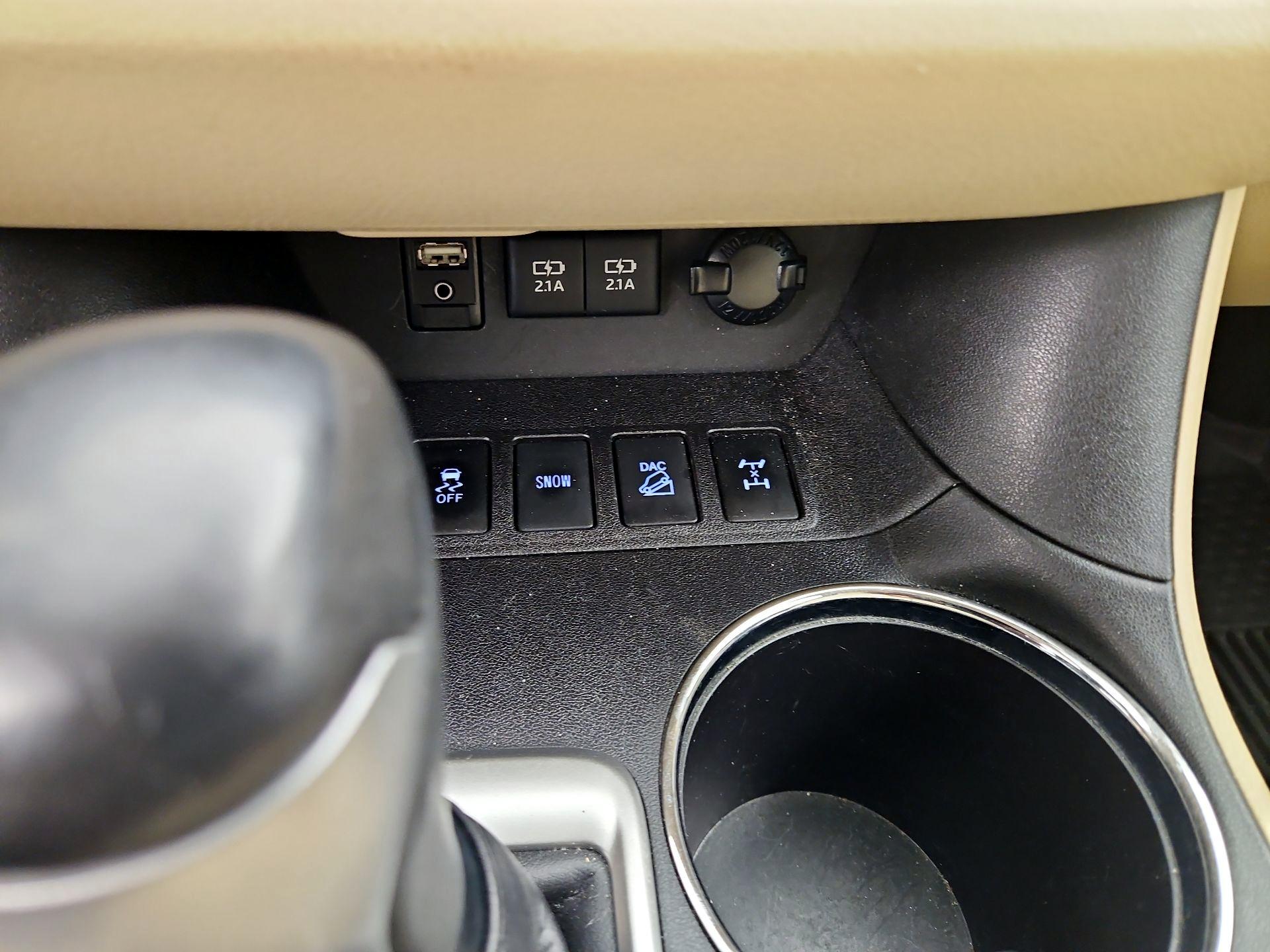 Thumbnail: 2018 Toyota Highlander - 18