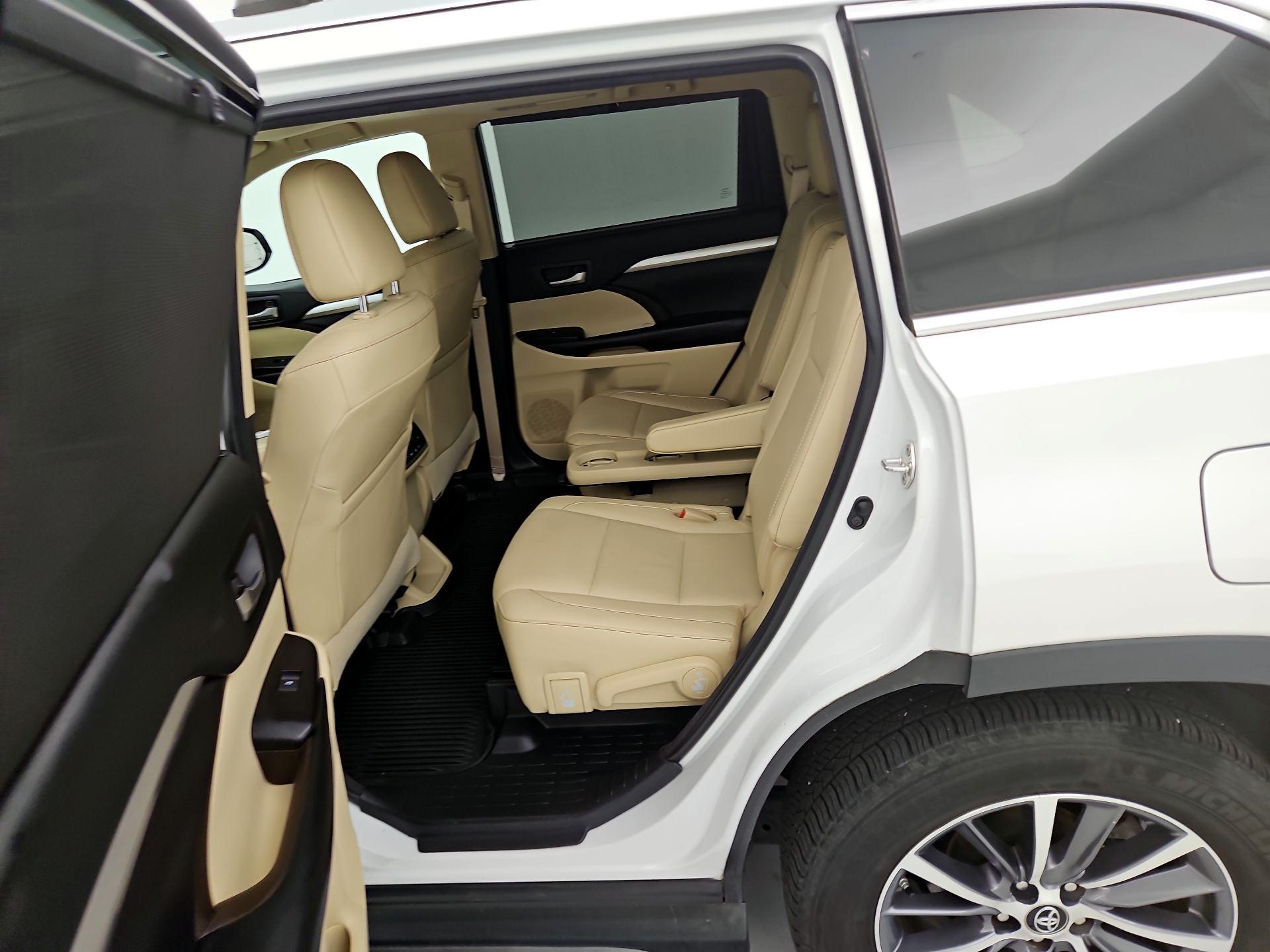 Thumbnail: 2018 Toyota Highlander - 20