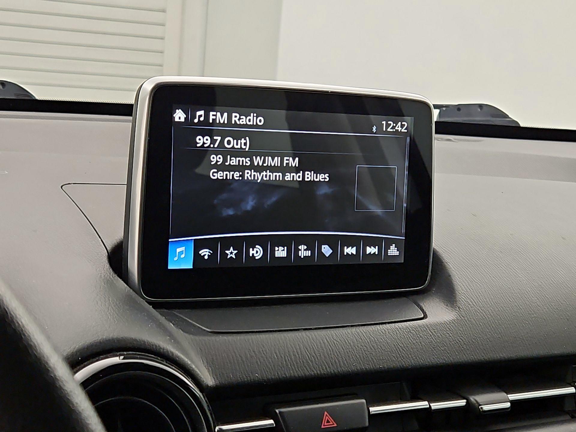 Thumbnail: 2017 Toyota Yaris iA - 15