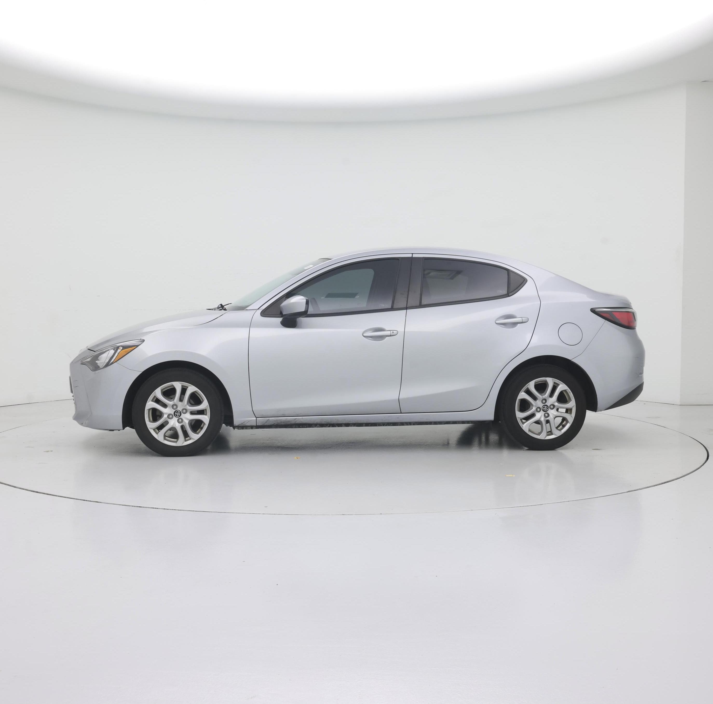 Thumbnail: 2017 Toyota Yaris iA - 3