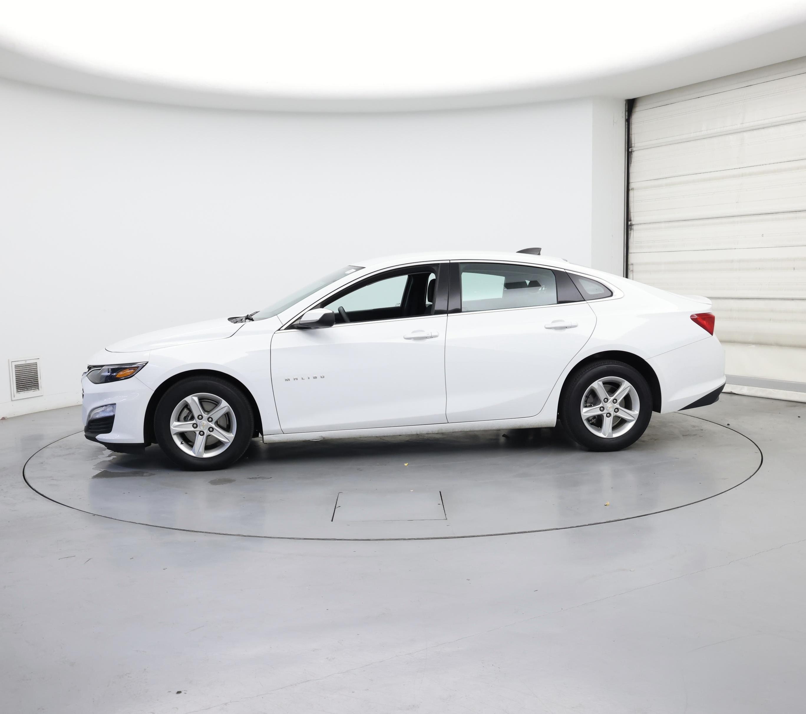 Thumbnail: 2023 Chevrolet Malibu - 3
