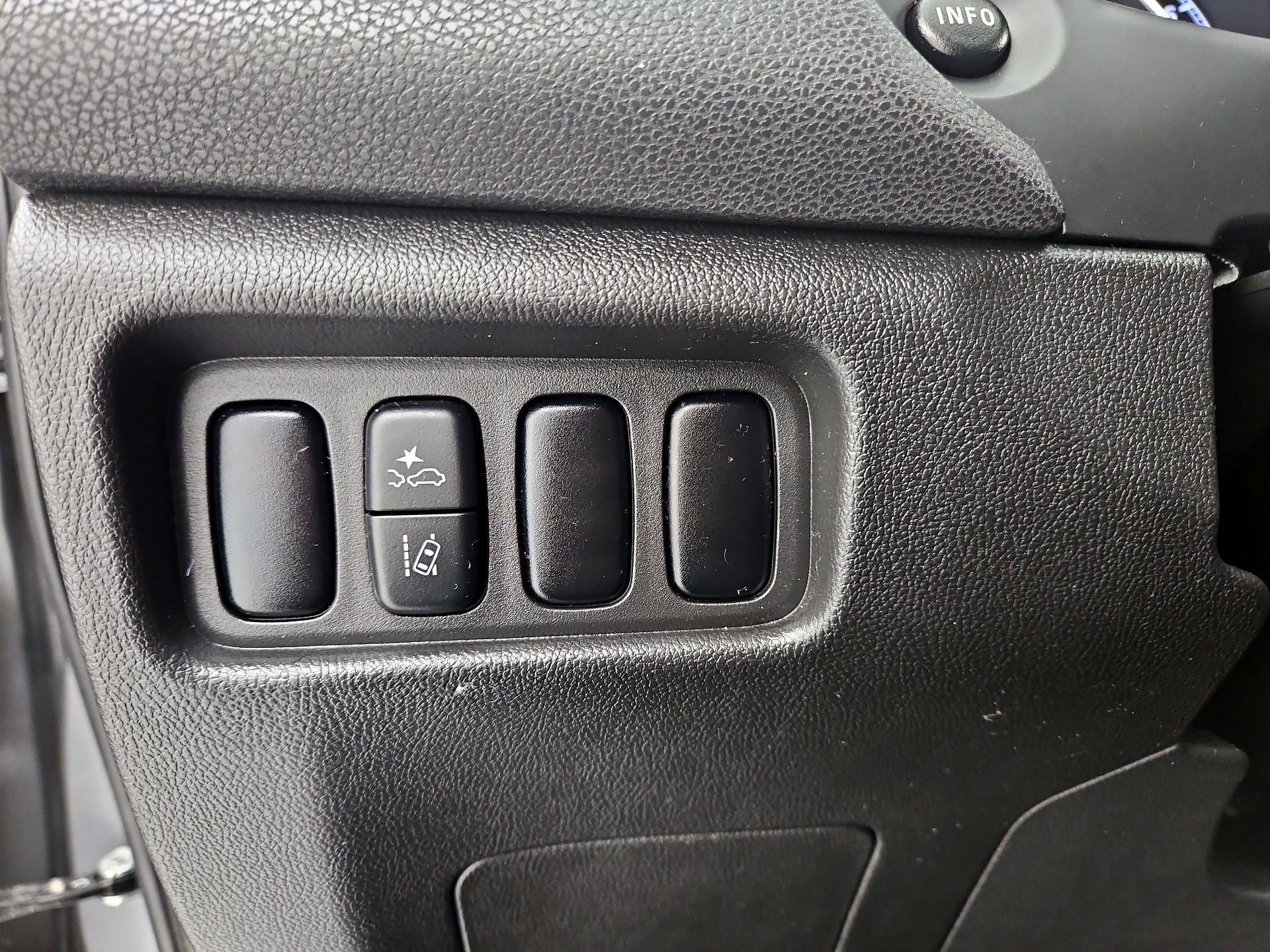 Thumbnail: 2023 Mitsubishi Outlander Sport - 13