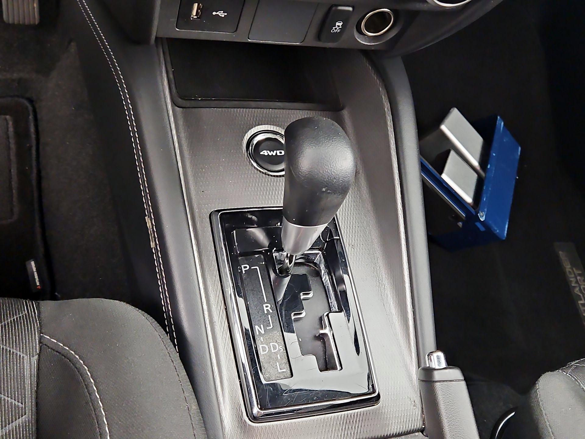 Thumbnail: 2023 Mitsubishi Outlander Sport - 17