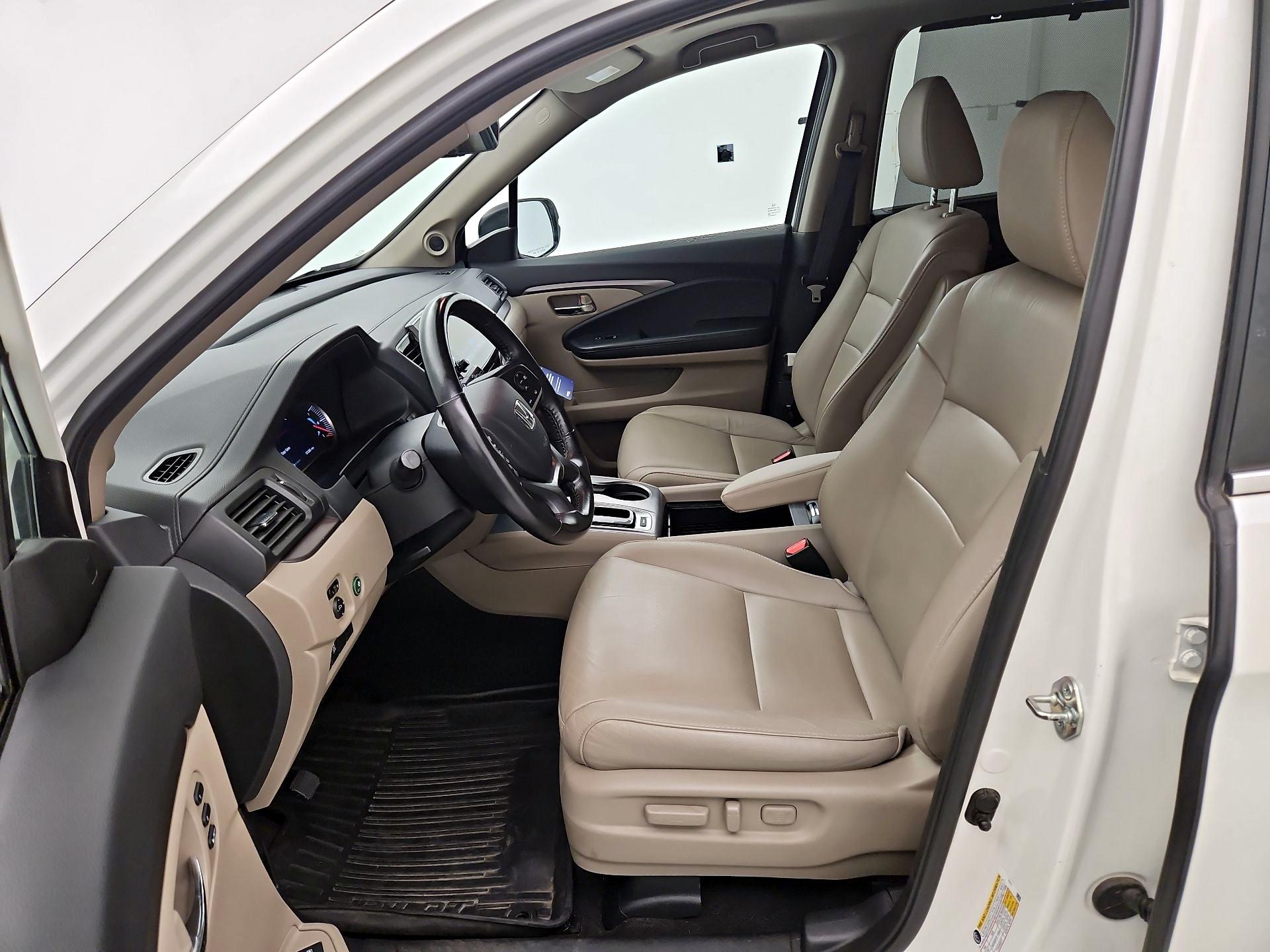 Thumbnail: 2019 Honda Pilot - 11