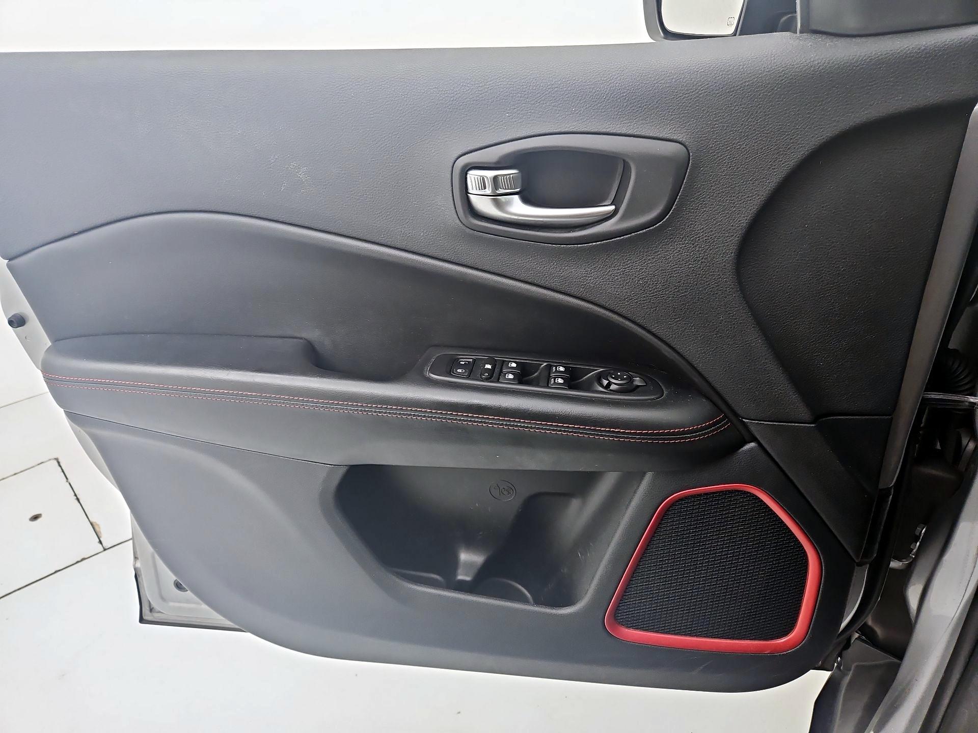 Thumbnail: 2020 Jeep Compass - 12